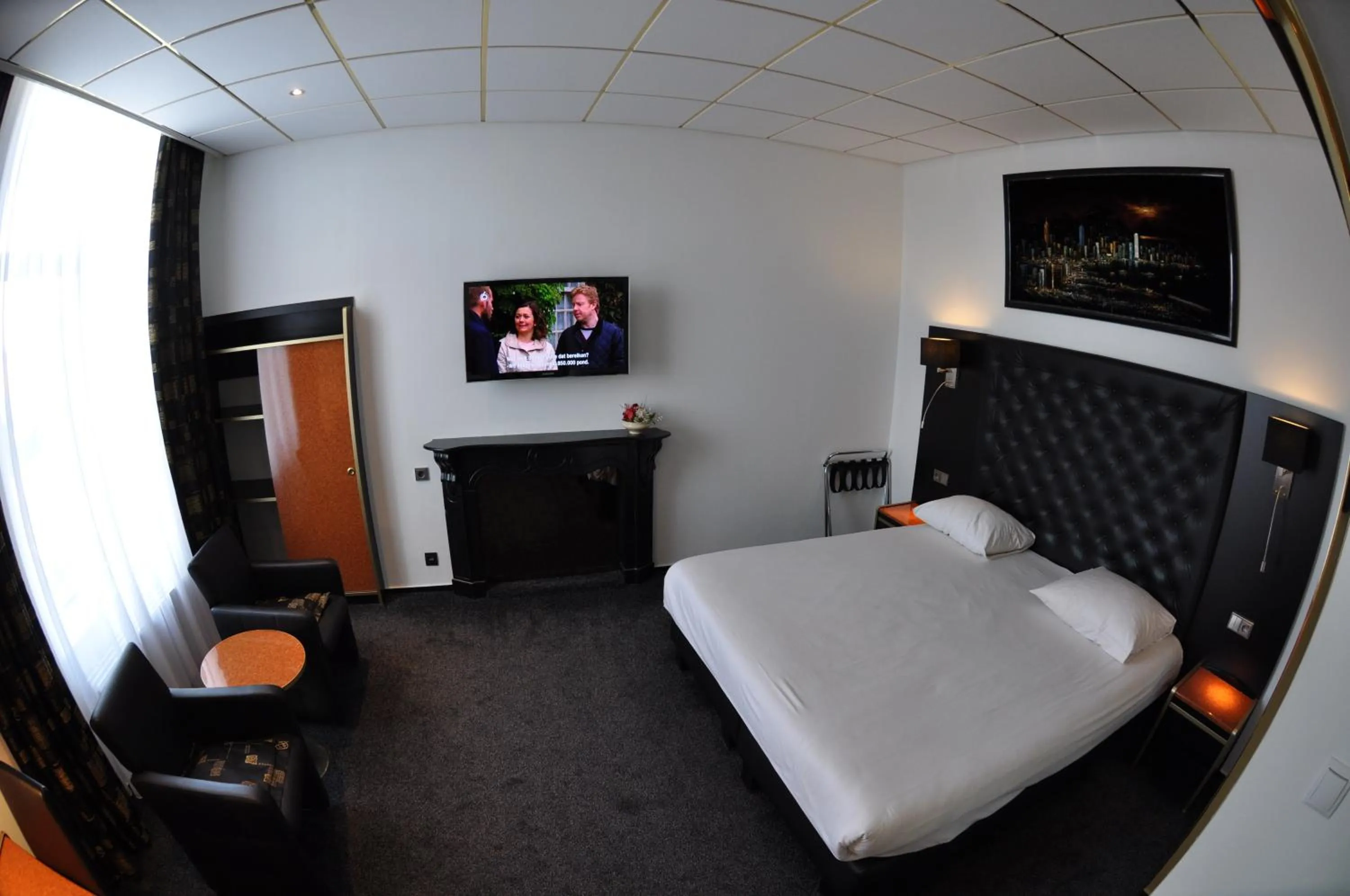 Bed in Hotel Le Beau Rivage