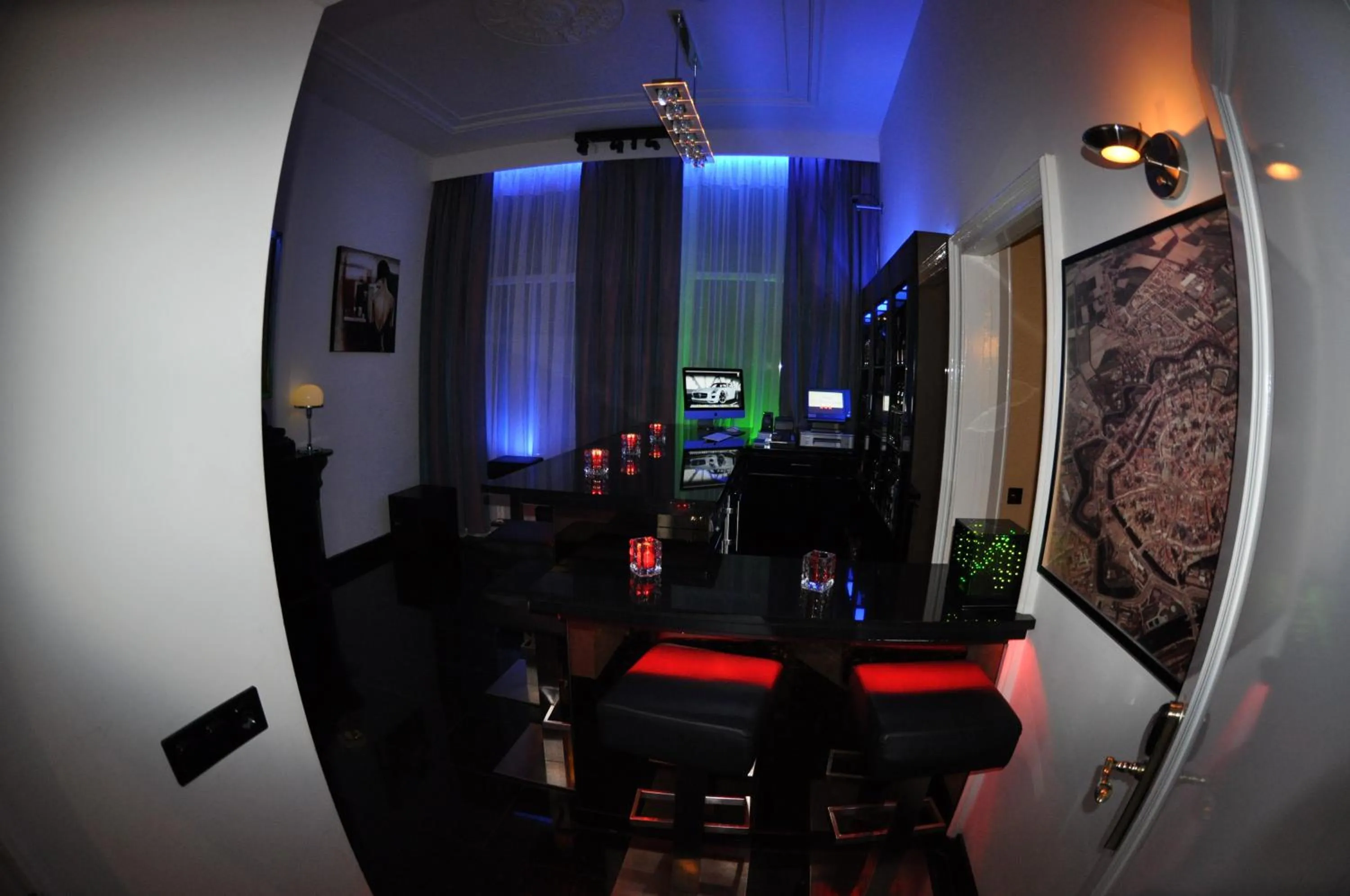 Lounge or bar in Hotel Le Beau Rivage