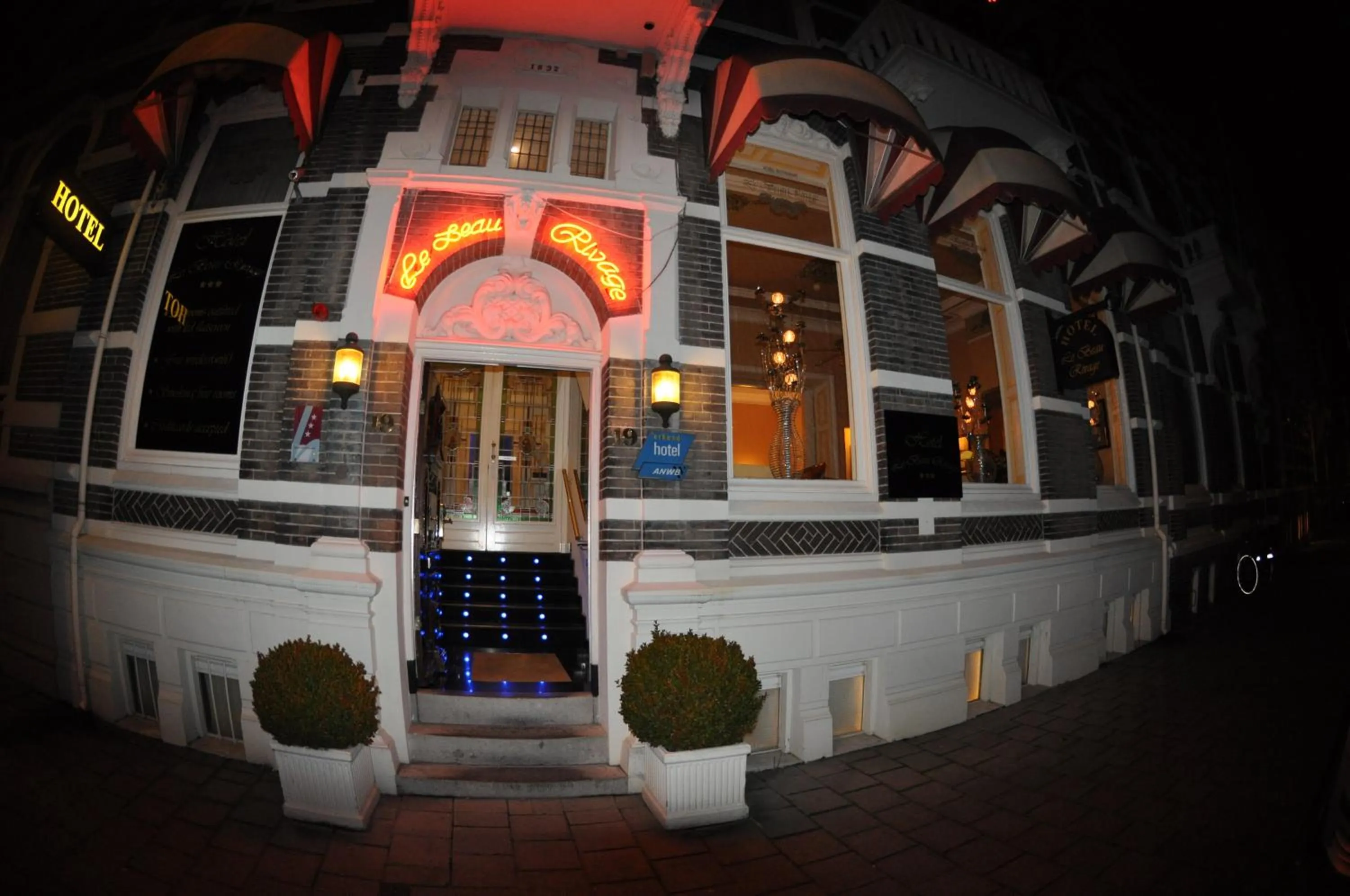Facade/entrance in Hotel Le Beau Rivage