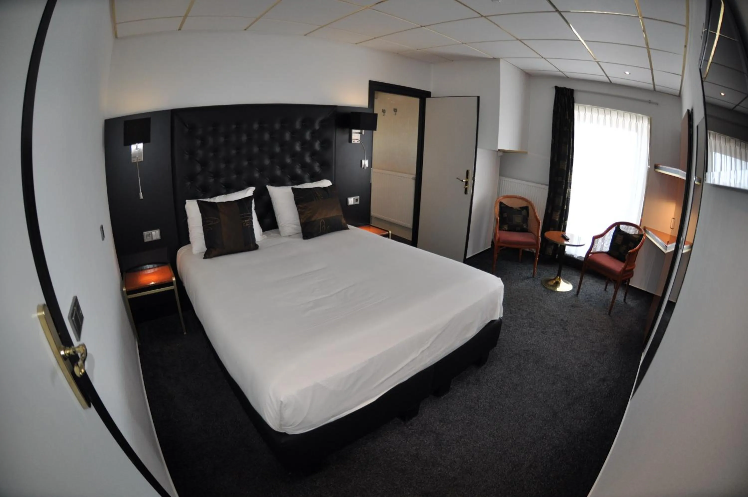 Bed in Hotel Le Beau Rivage