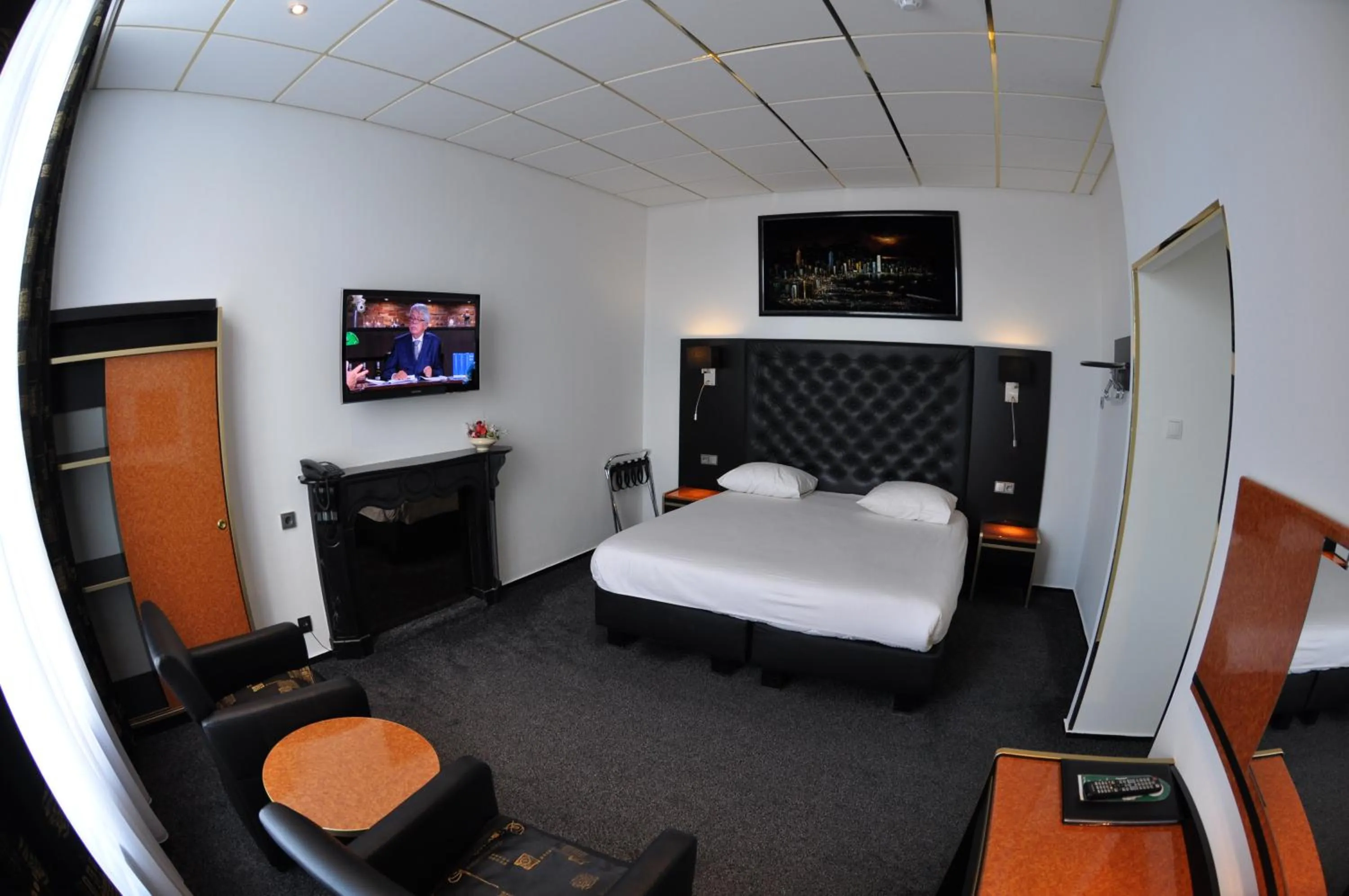 Bed in Hotel Le Beau Rivage