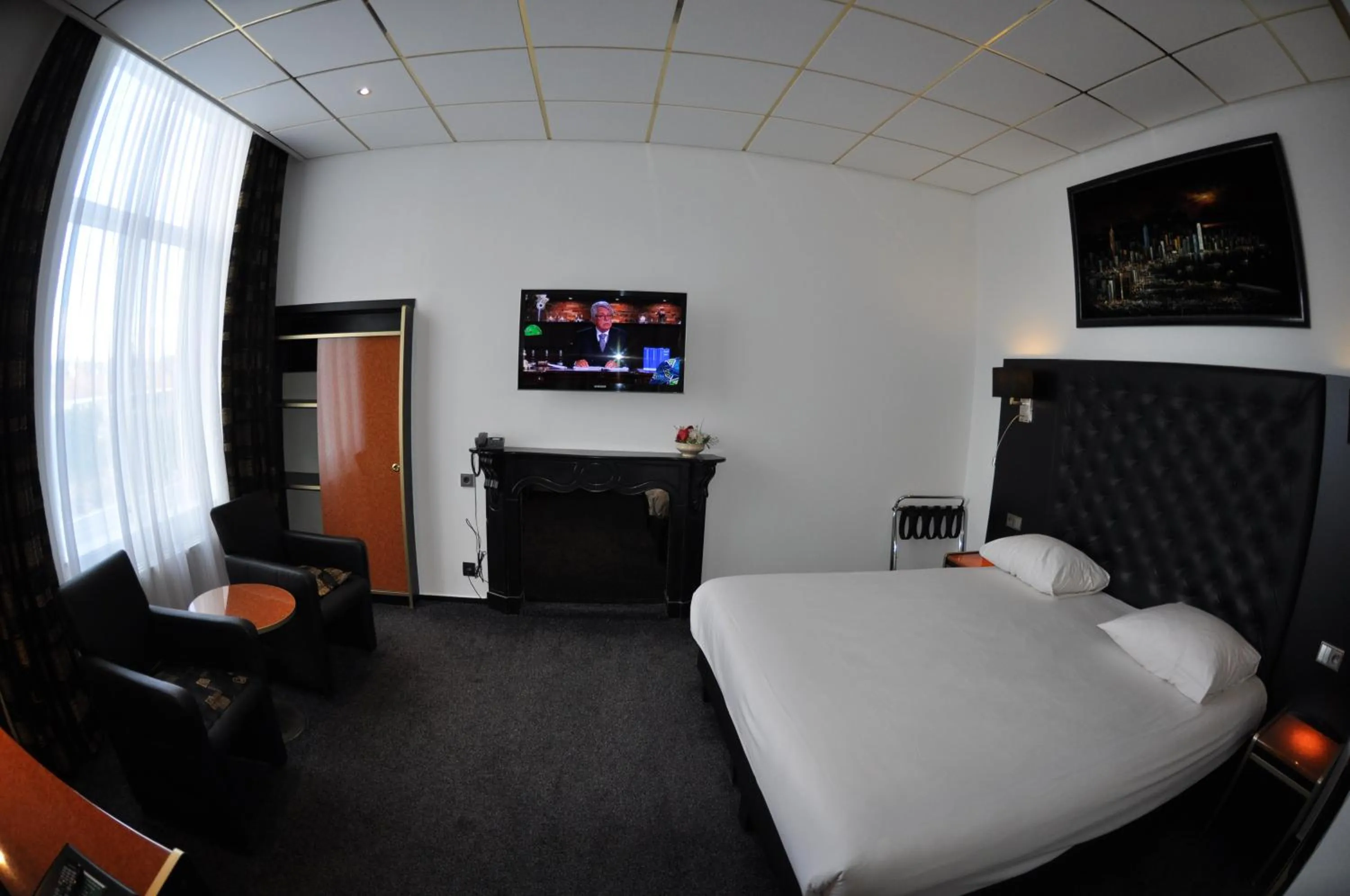 Bed in Hotel Le Beau Rivage