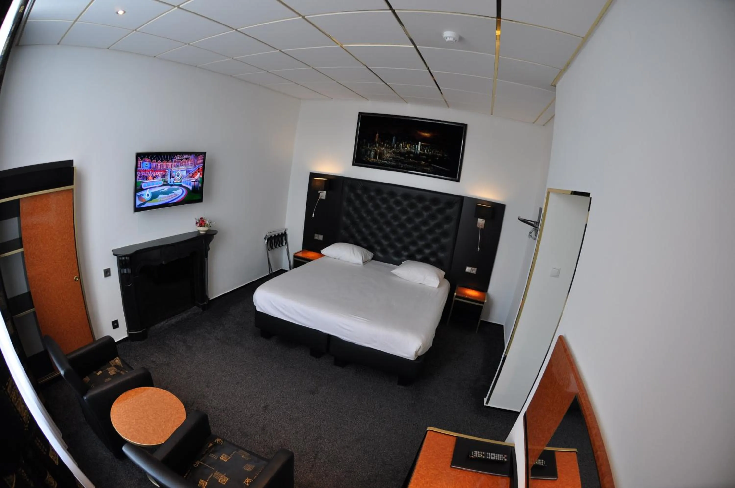 Bed in Hotel Le Beau Rivage