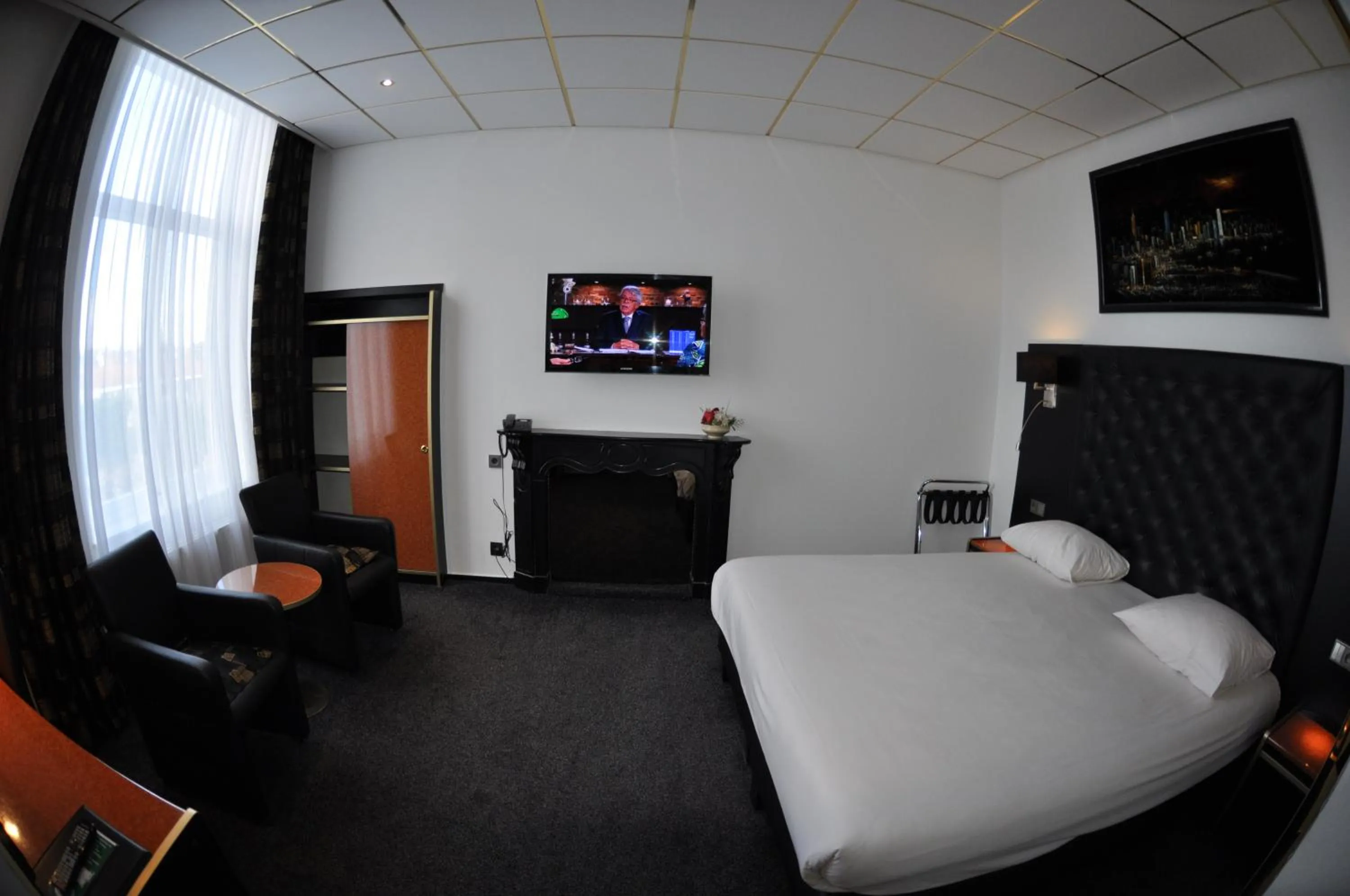 Bed in Hotel Le Beau Rivage