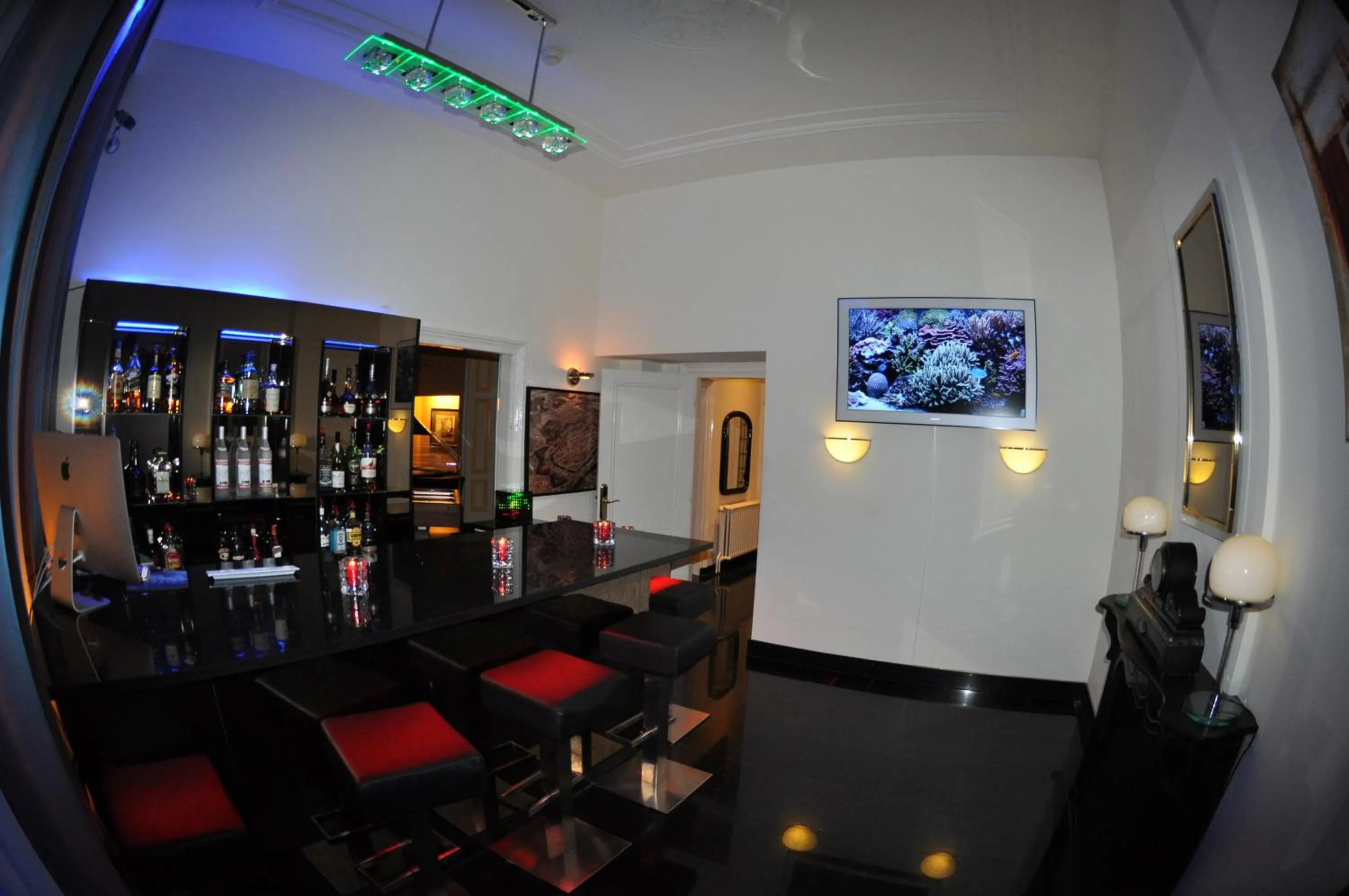 Lounge or bar in Hotel Le Beau Rivage