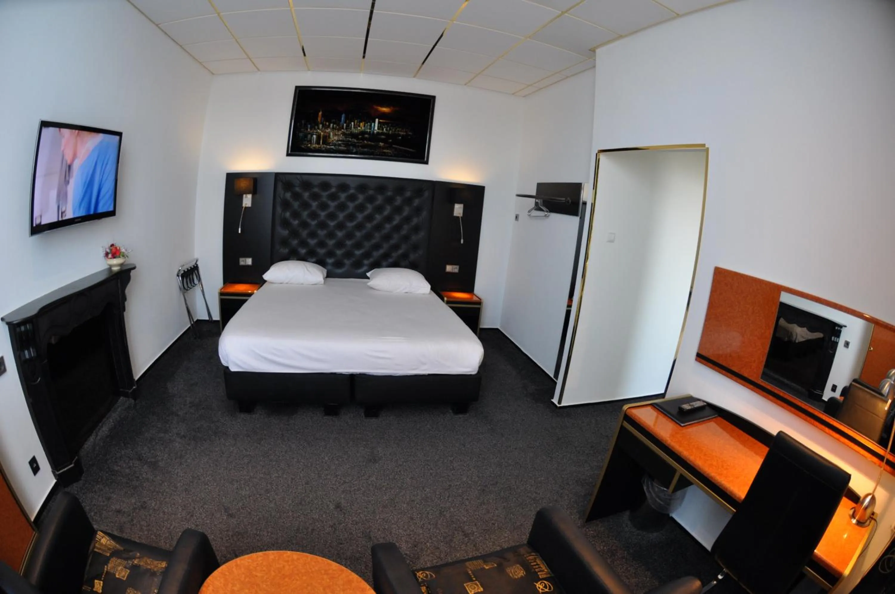 Bed in Hotel Le Beau Rivage