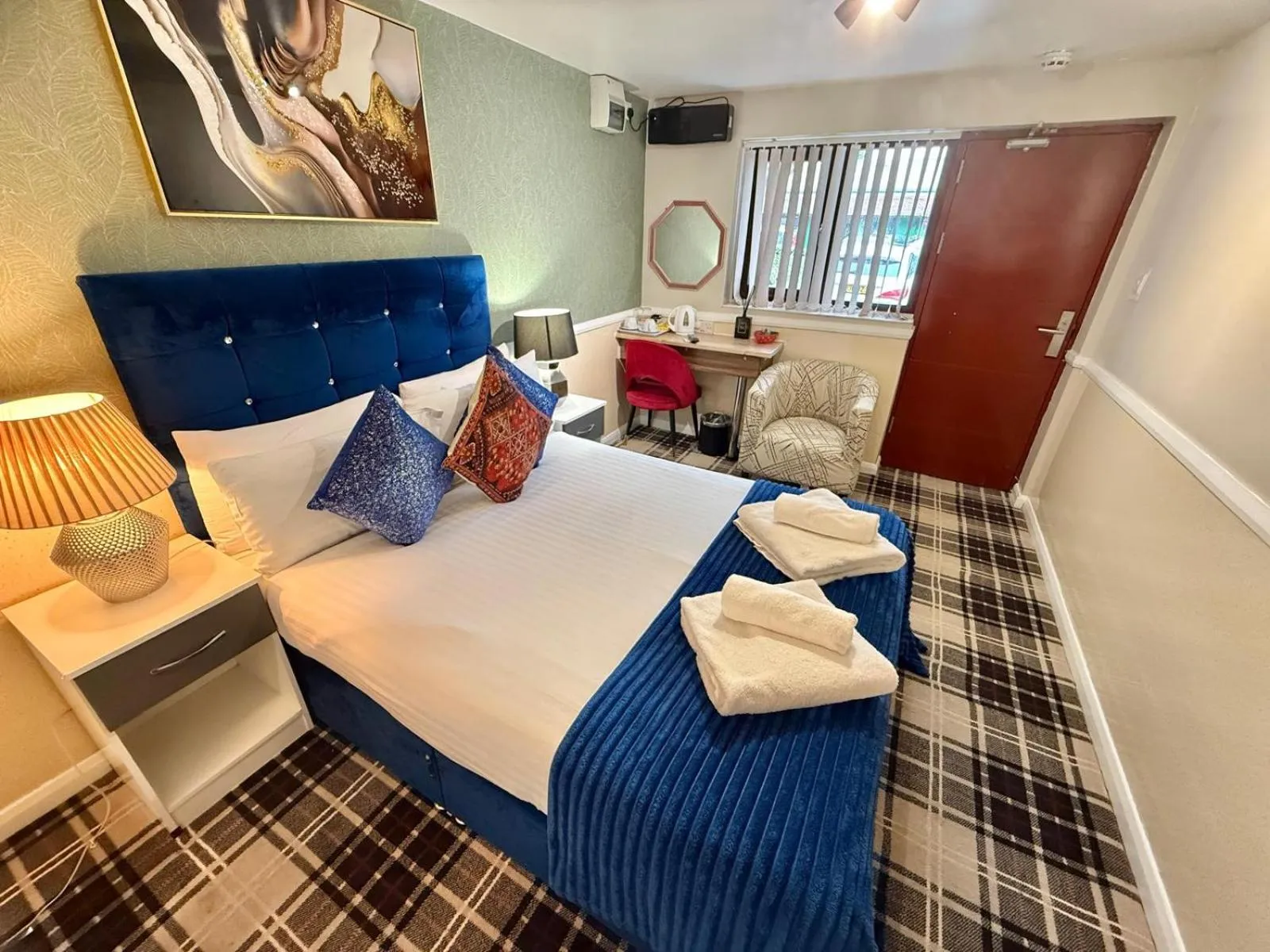 Bed in 4 Sisters Inn