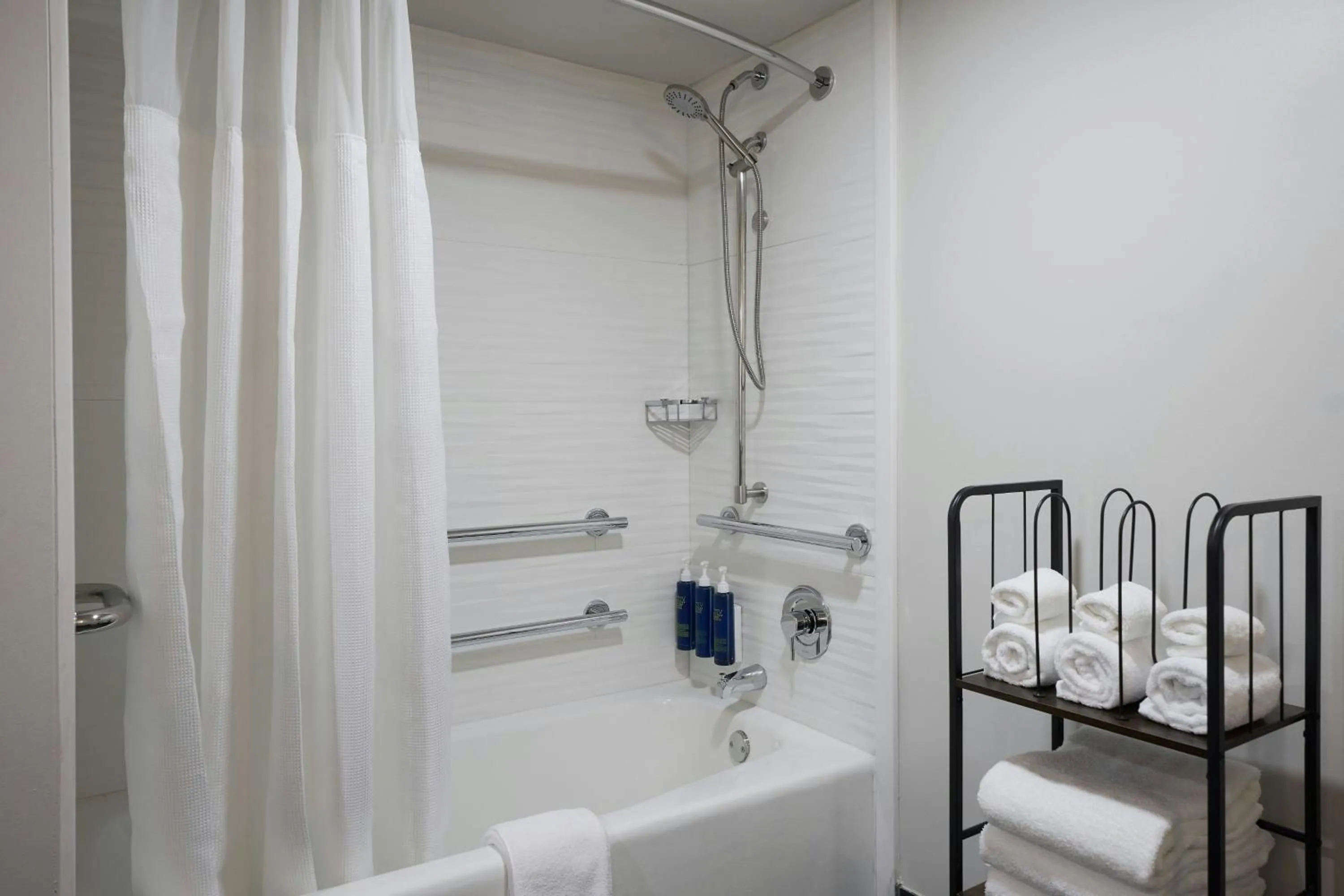 Bathroom in Four Points by Sheraton Englewood Centennial Airport
