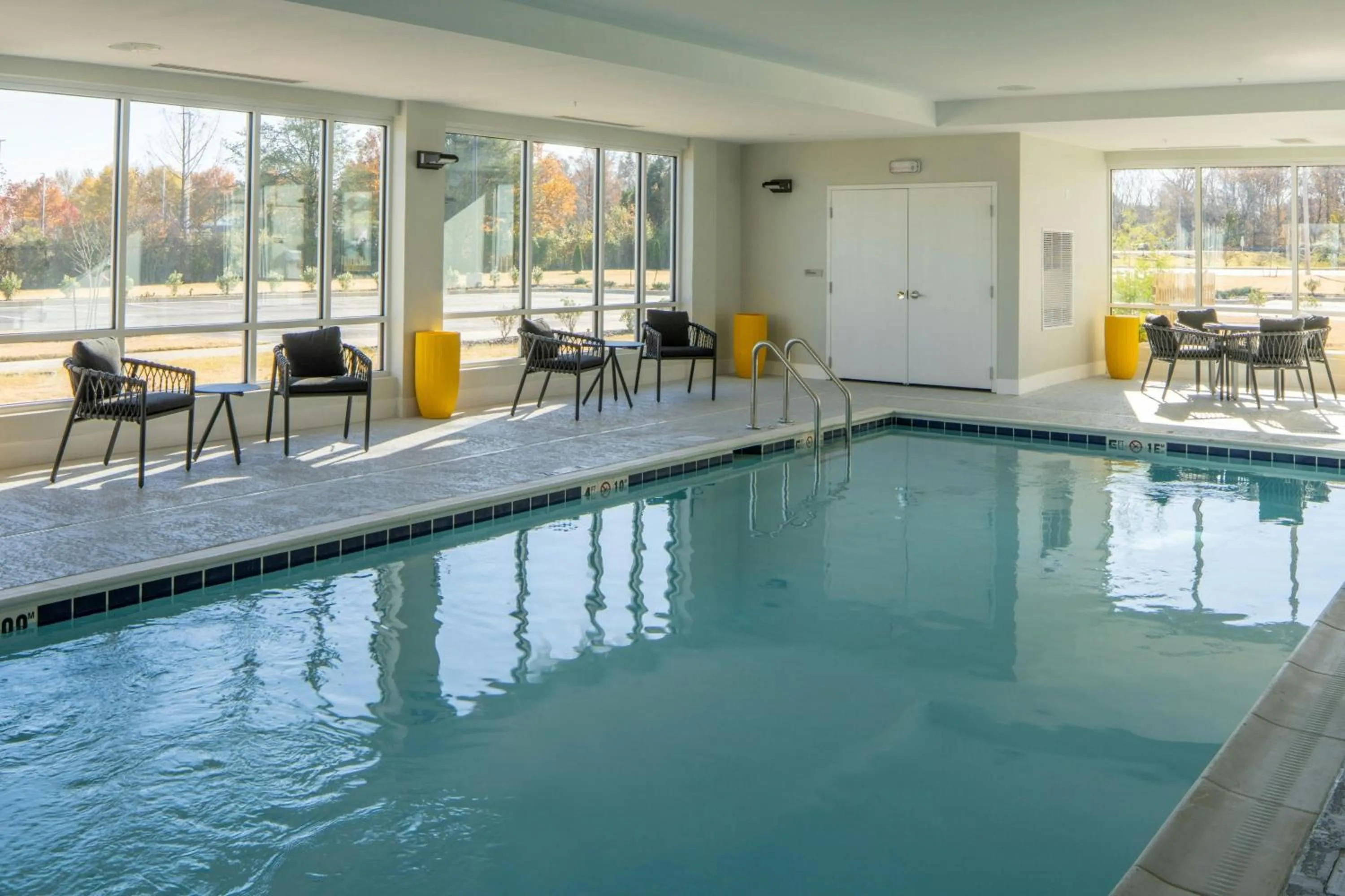 Swimming pool in TownePlace Suites by Marriott Memphis Cordova