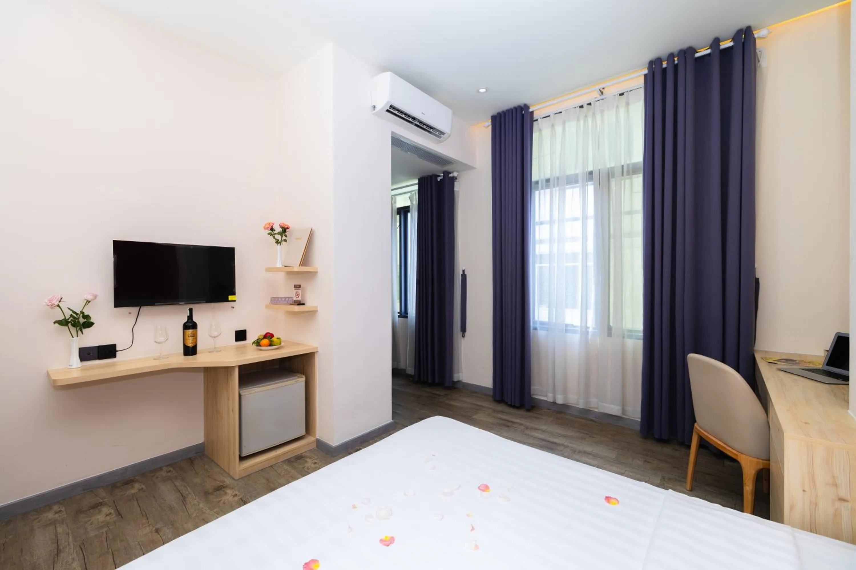 Communal lounge/ TV room, Bed in Khách sạn Phước Lộc Thọ 2 - 福禄寿