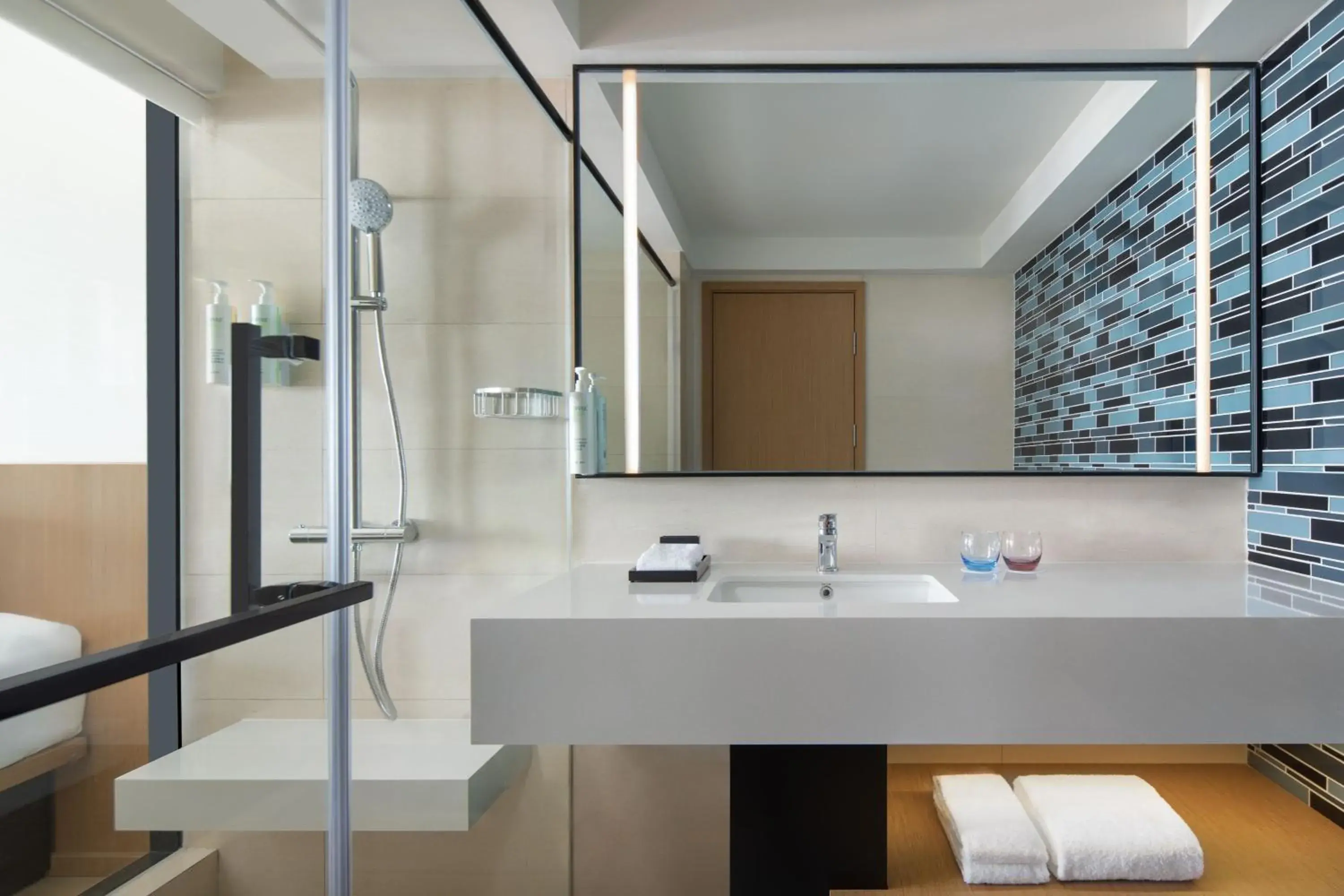 Standard King Room with City View in Fairfield by Marriott Shanghai Pudong South Standard King Room with City View in Fairfield by Marriott Shanghai Pudong South