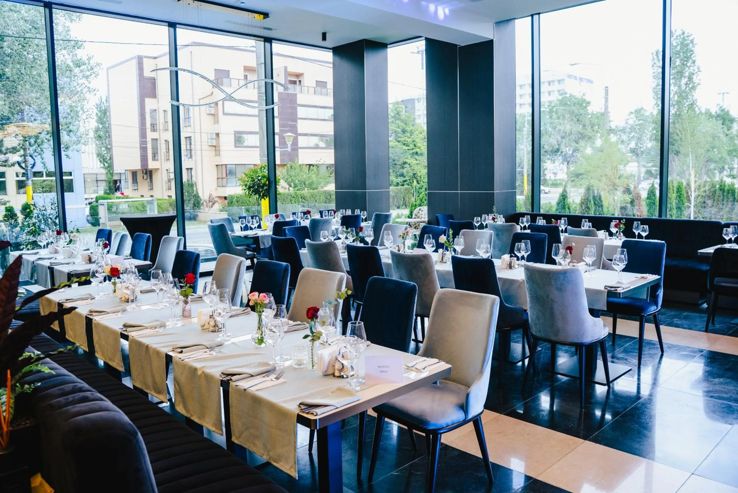 Restaurant/places to eat in Panoramic Mamaia Hotel