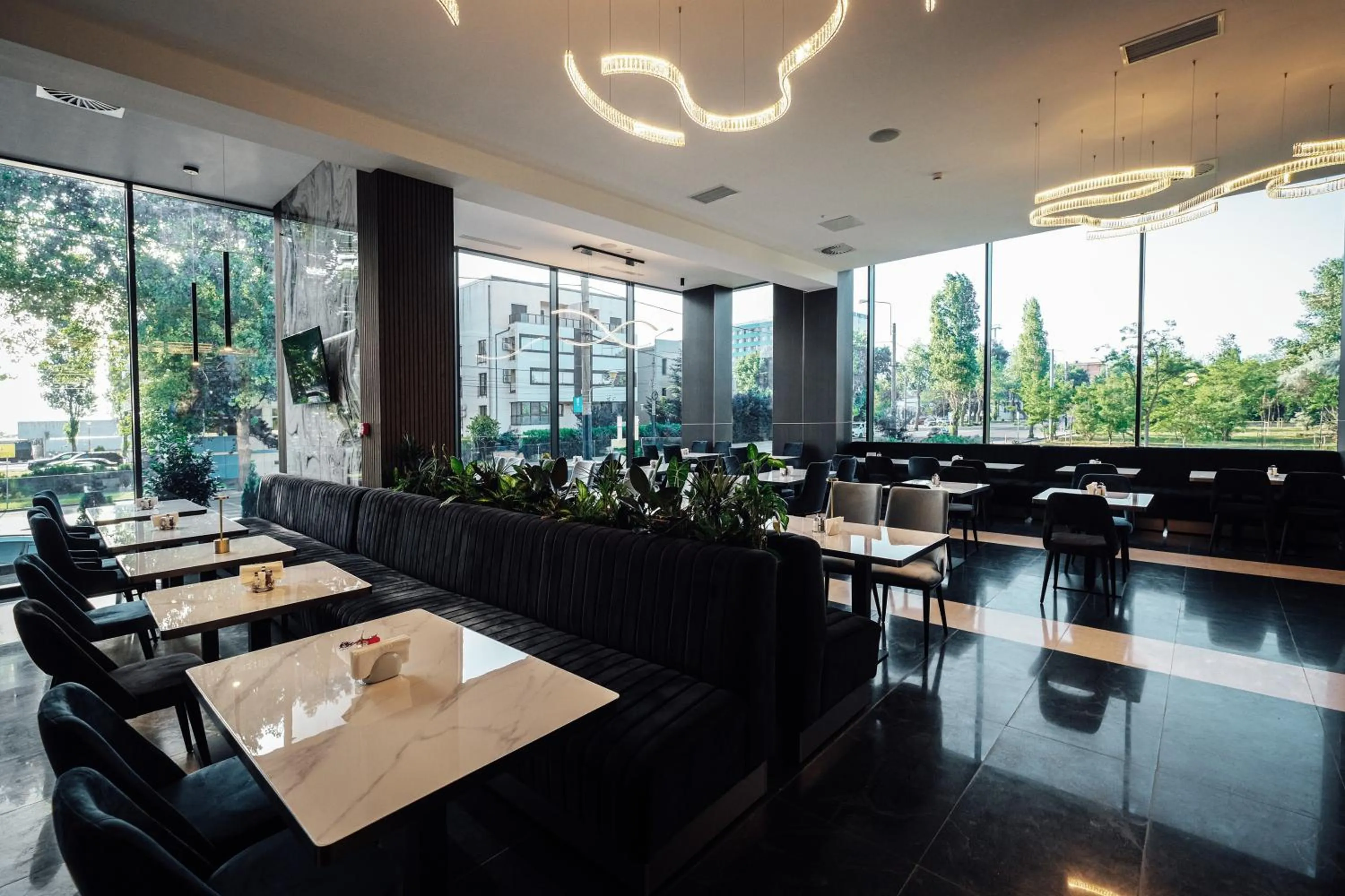 Restaurant/places to eat in Panoramic Mamaia Hotel