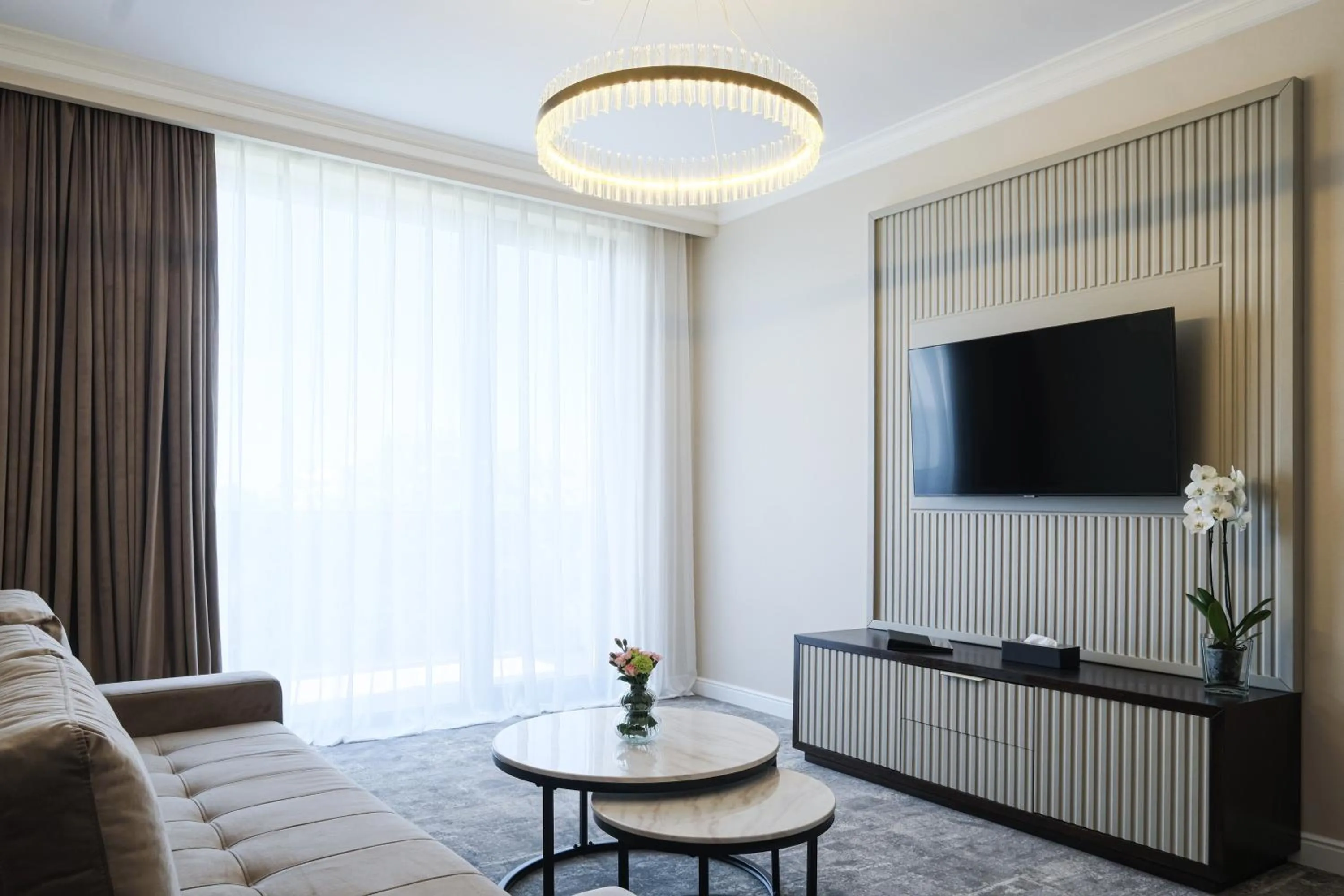 Communal lounge/ TV room in Panoramic Mamaia Hotel