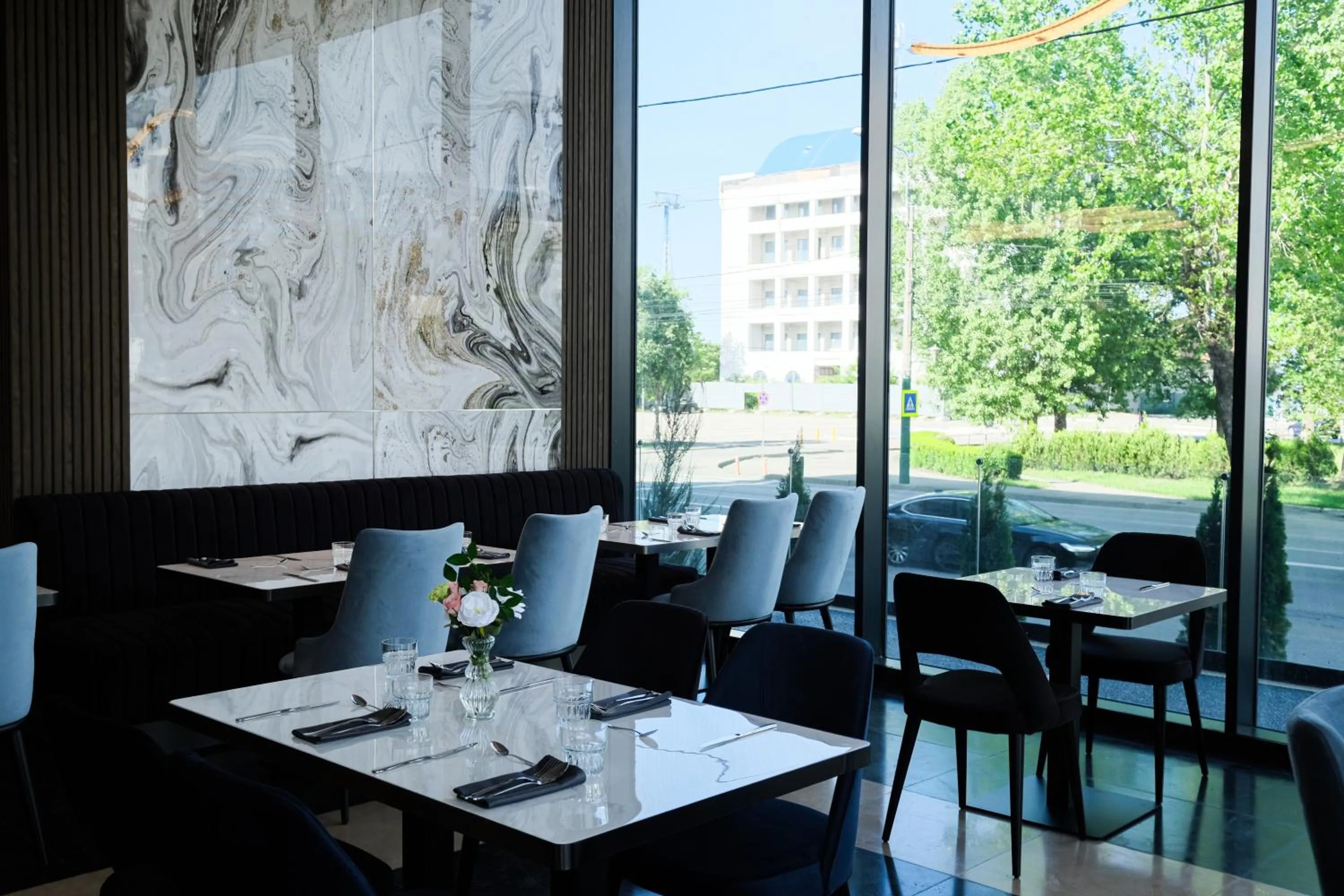 Restaurant/places to eat in Panoramic Mamaia Hotel