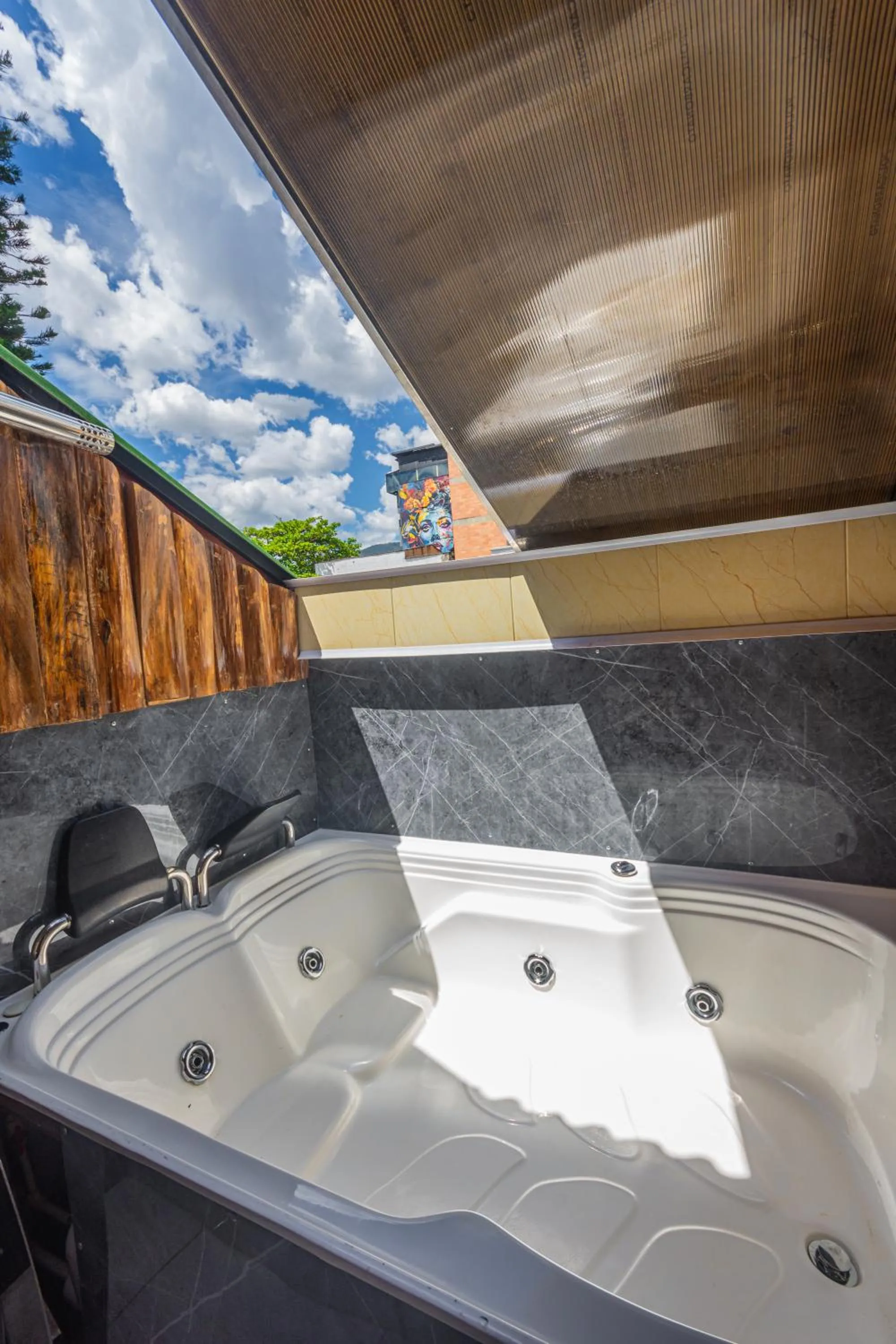 Hot Tub in Hotel Lares 70 Laureles