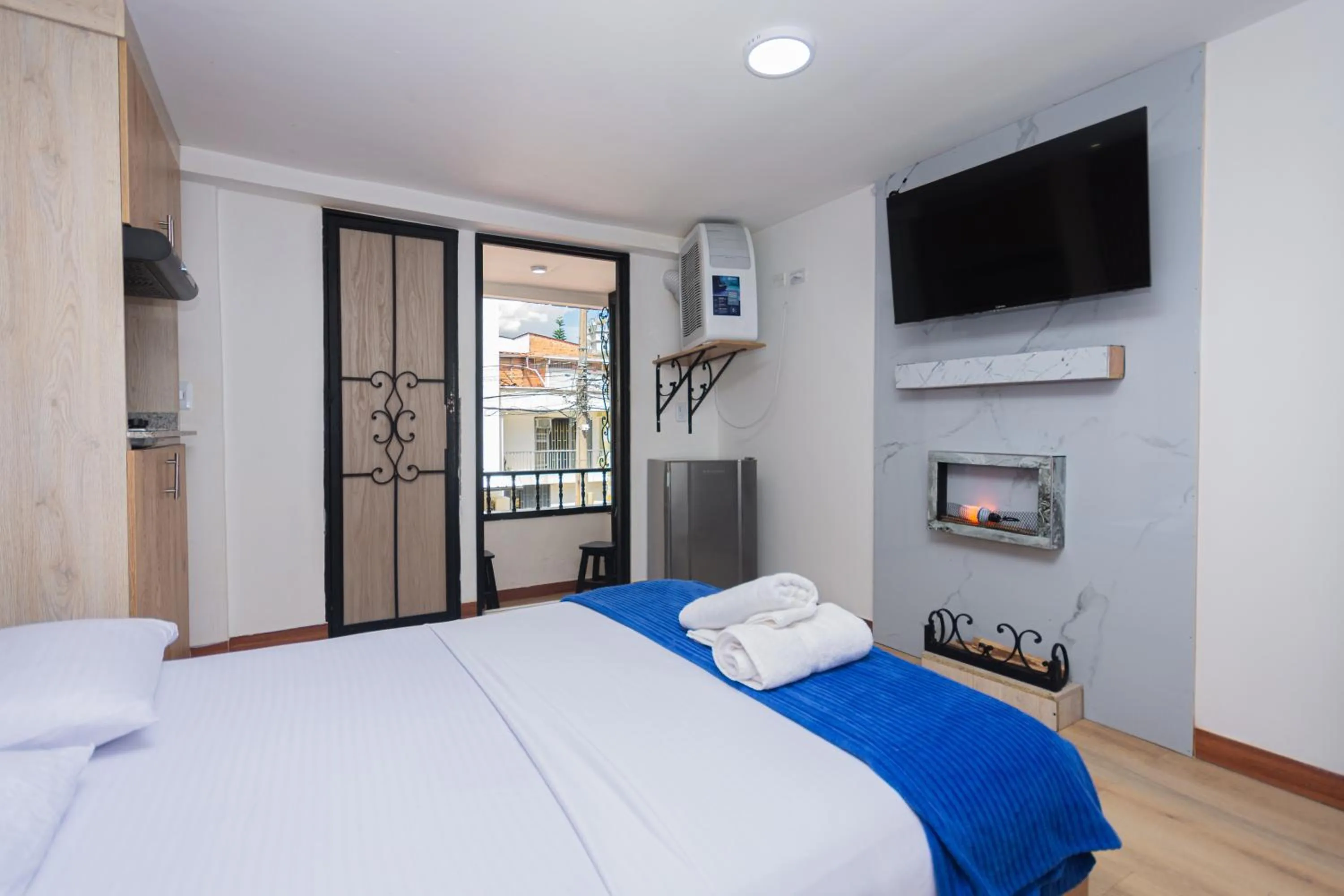TV and multimedia, Bed in Hotel Lares 70 Laureles