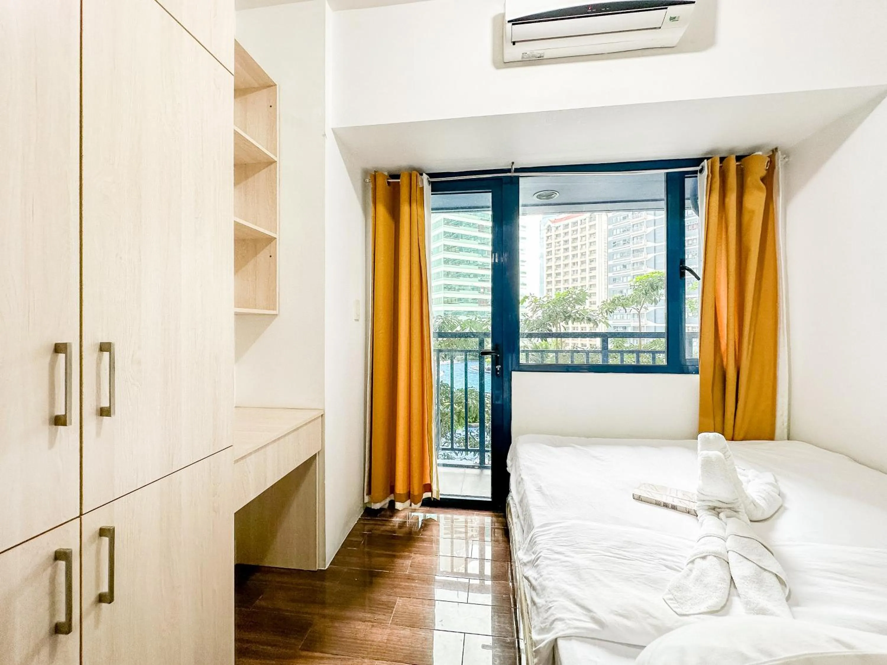 Balcony/Terrace, Bed in GemstoneBR in SMDC Air Residences