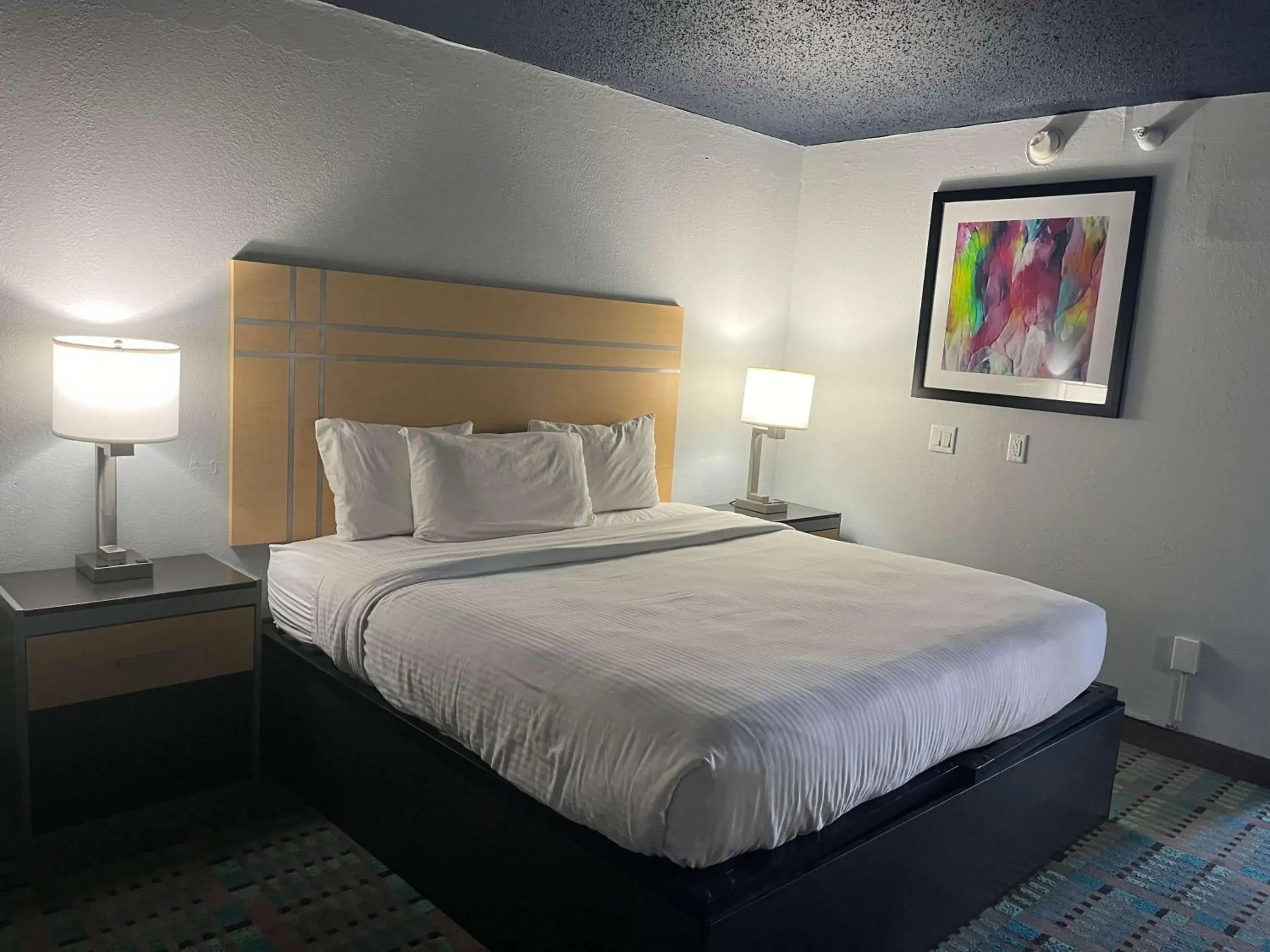 Bedroom, Bed in Studio 6 Suites Amarillo, TX West Medical Center Bedroom, Bed in Studio 6 Suites Amarillo, TX West Medical Center