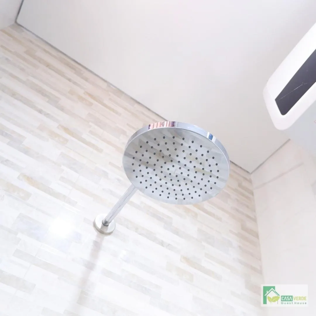 Shower in Casa Verde Guesthouse
