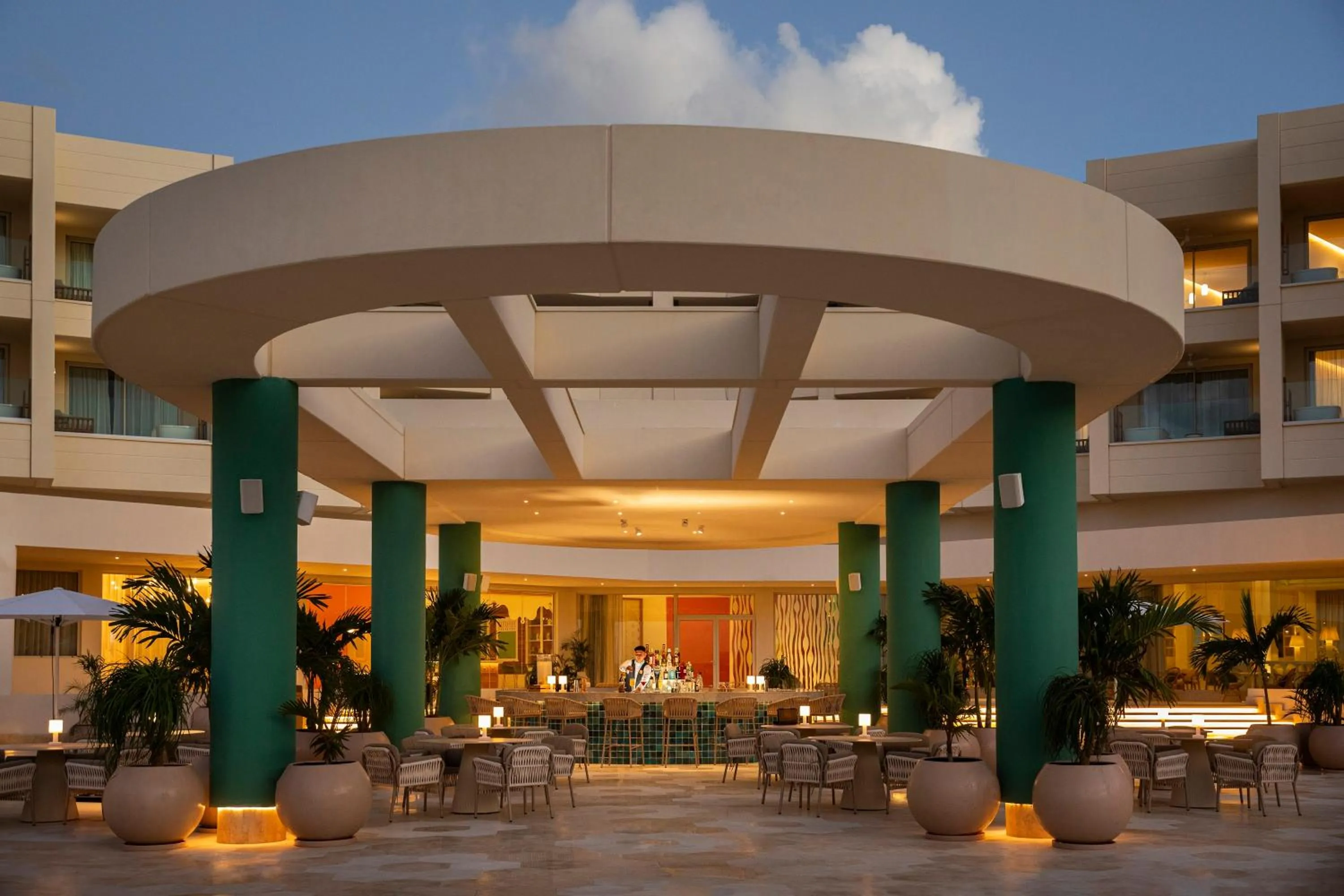 Lounge or bar in JOIA Aruba by Iberostar
