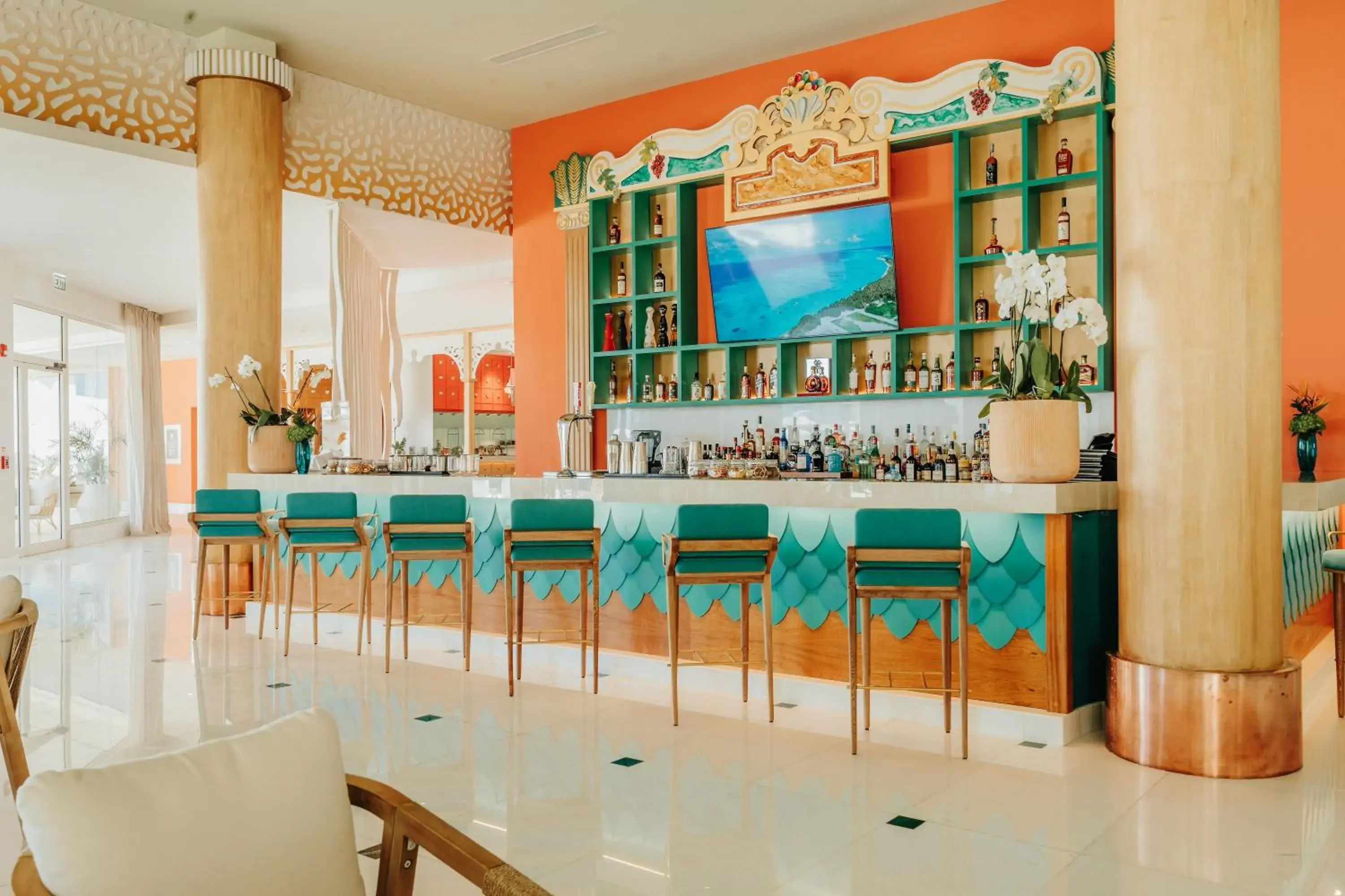 Lounge or bar in JOIA Aruba by Iberostar Lounge or bar in JOIA Aruba by Iberostar