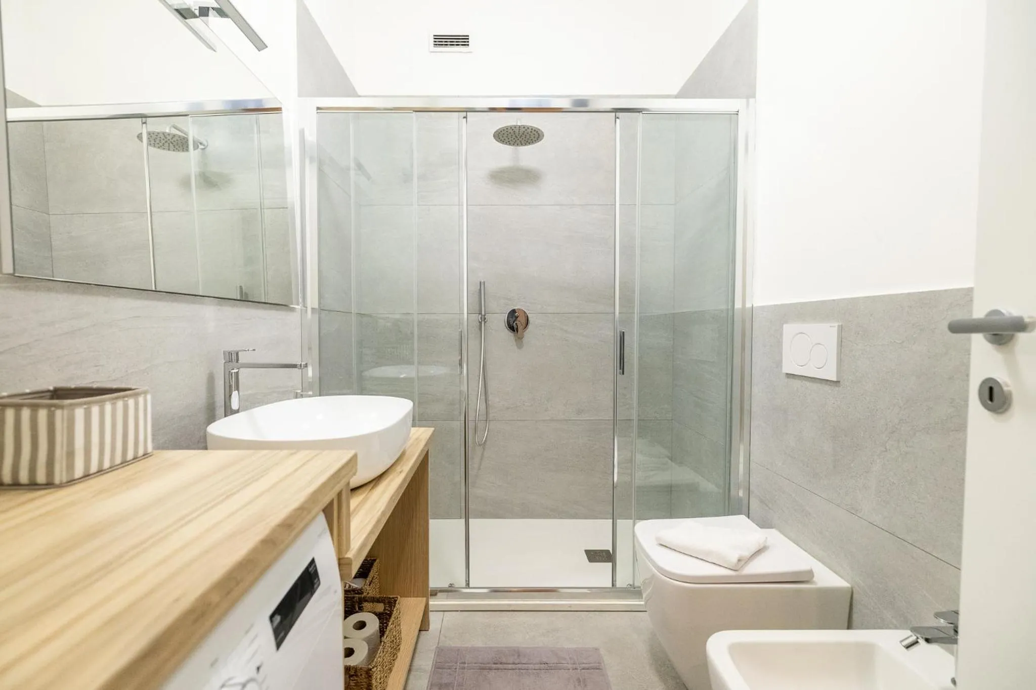 Bathroom in The Sixth Floor-Brera