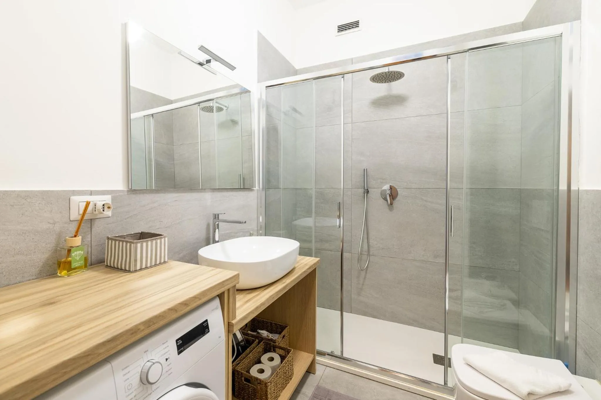 Bathroom in The Sixth Floor-Brera