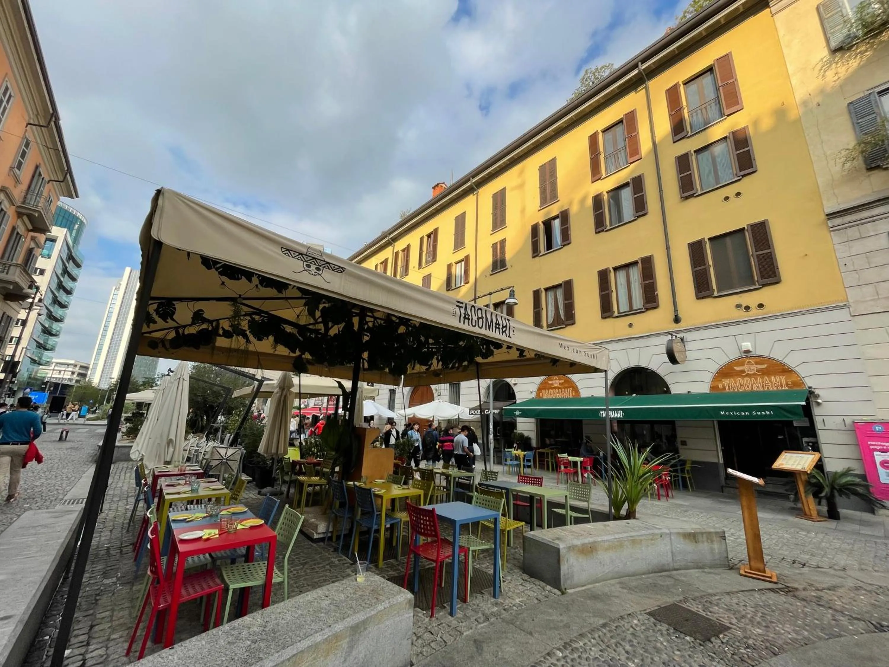 Neighbourhood in The Sixth Floor-Brera
