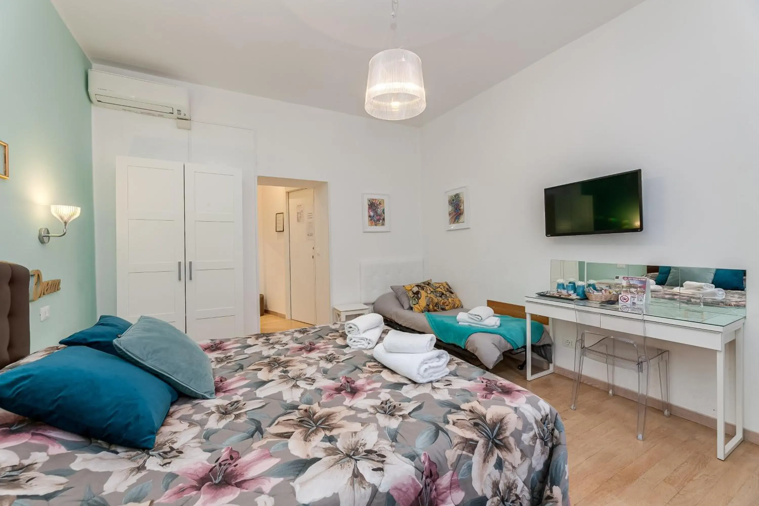 Photo of the whole room, Bed in St. Peter's Relax Photo of the whole room, Bed in St. Peter's Relax