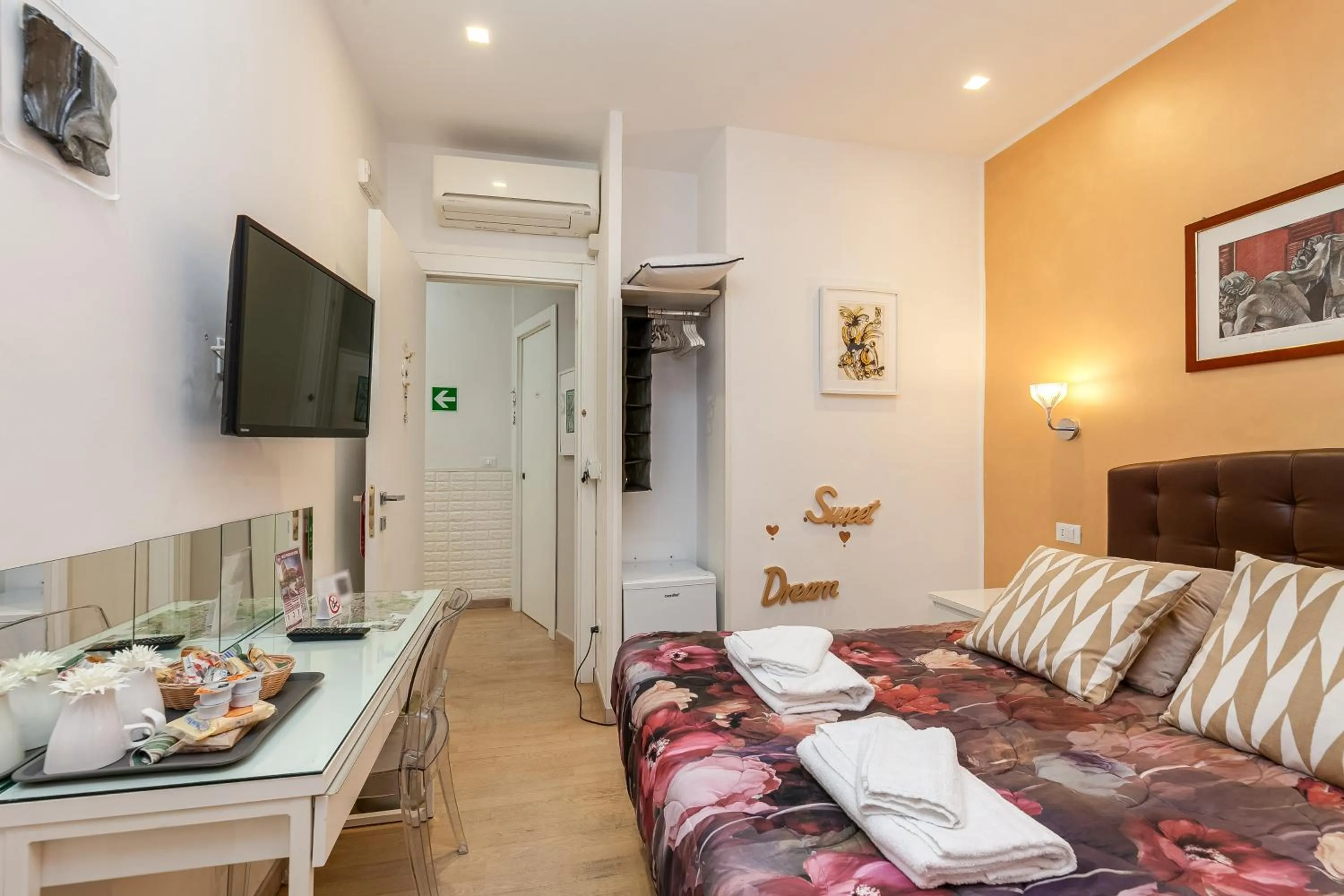 Photo of the whole room, Bed in St. Peter's Relax