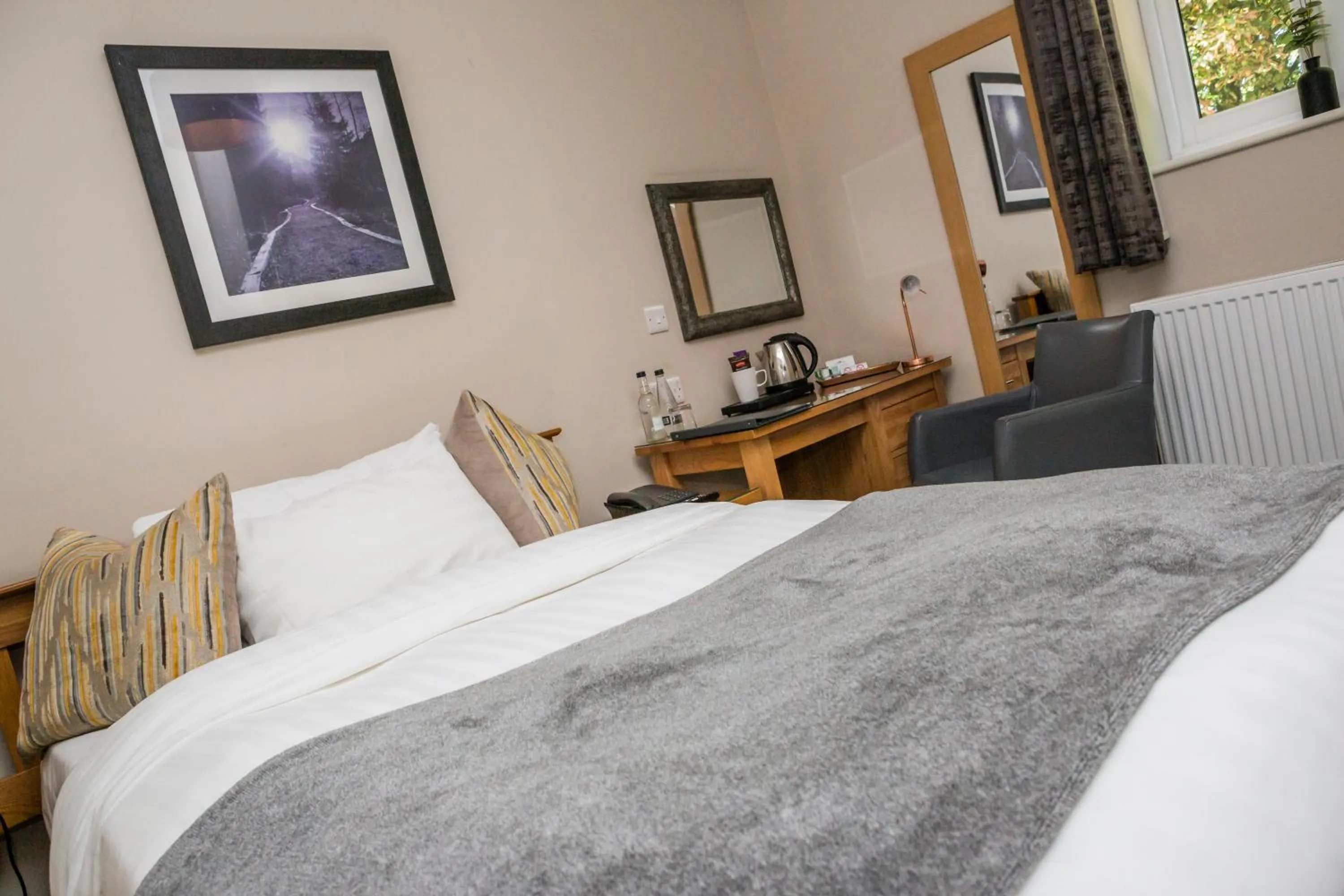 Bedroom, Bed in The Black Swan Inn