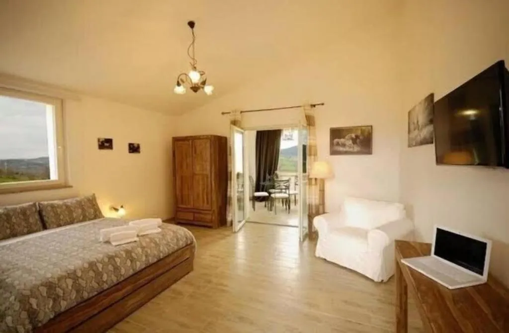 Bed in Pietriccio Rosso