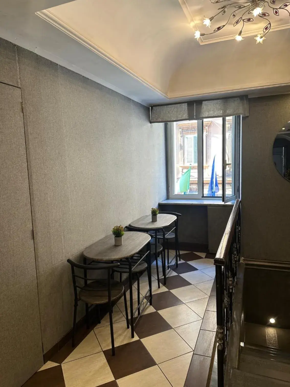 Restaurant/places to eat in Smart Station Hotel Restaurant/places to eat in Smart Station Hotel