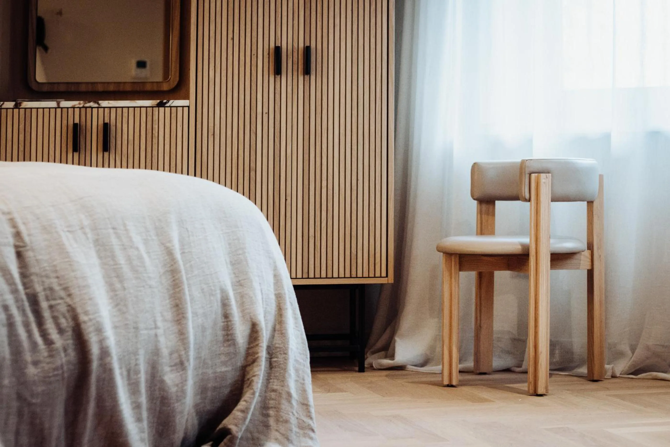 Photo of the whole room, Bed in Gentle Hide Designhotel