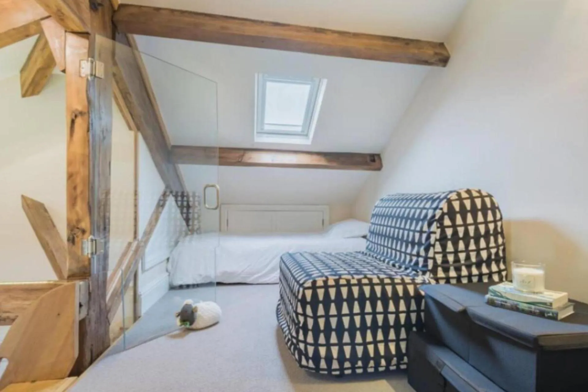 Bed in Sedbergh Penthouse - KingBed - Tv - Wifi