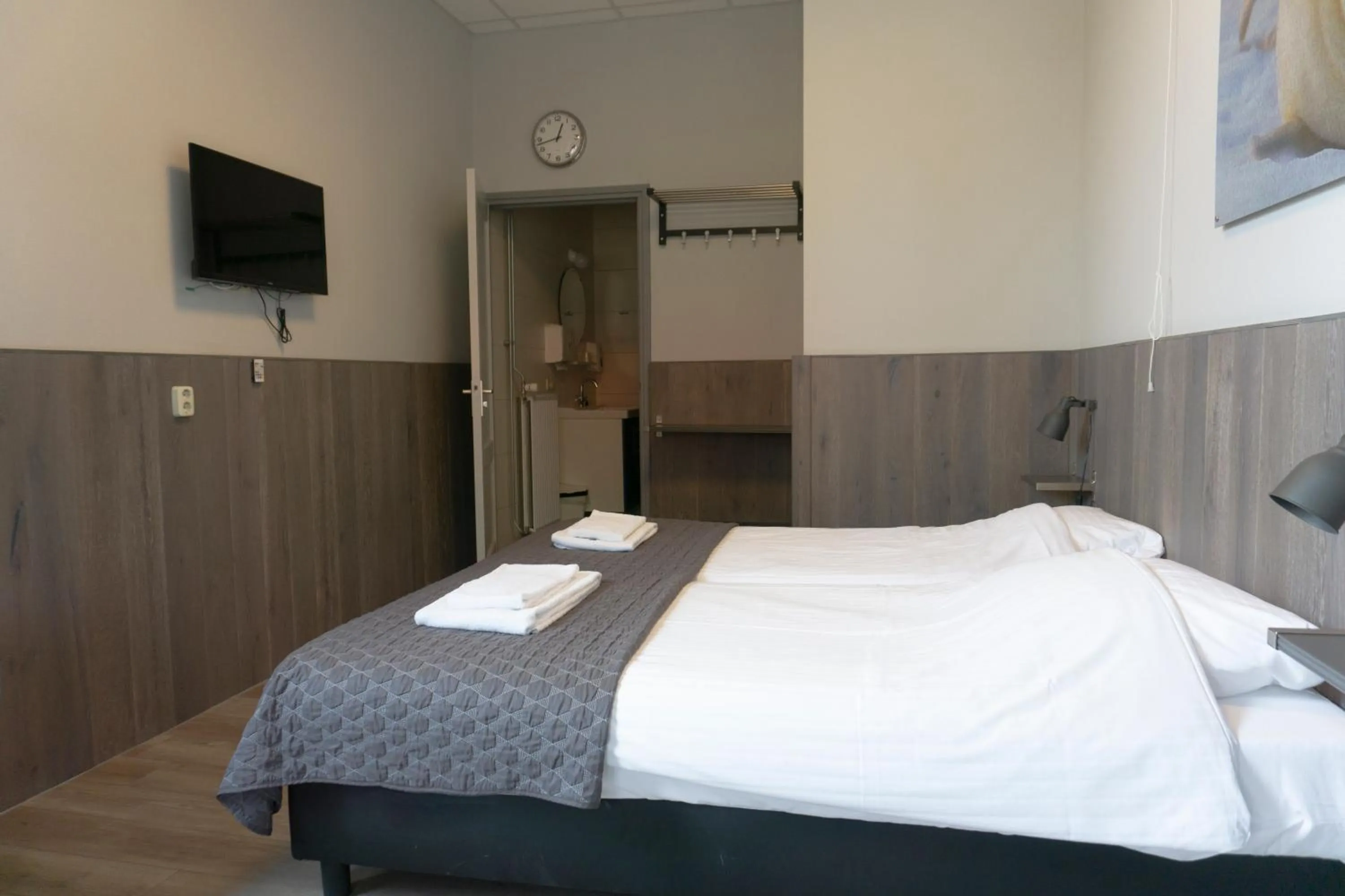 Photo of the whole room, Bed in Hotel Waddengenot