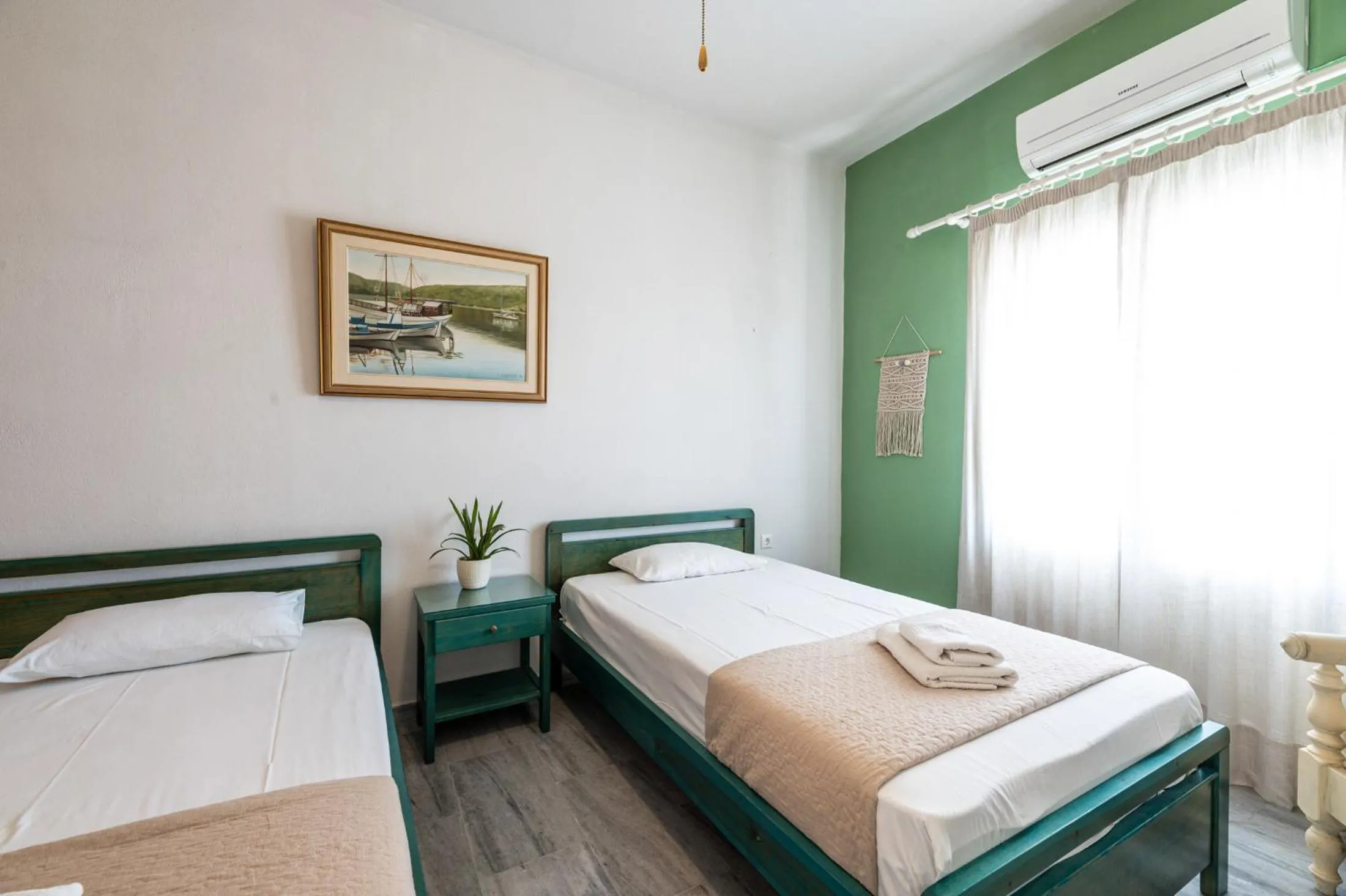 Bed in Galini me thea