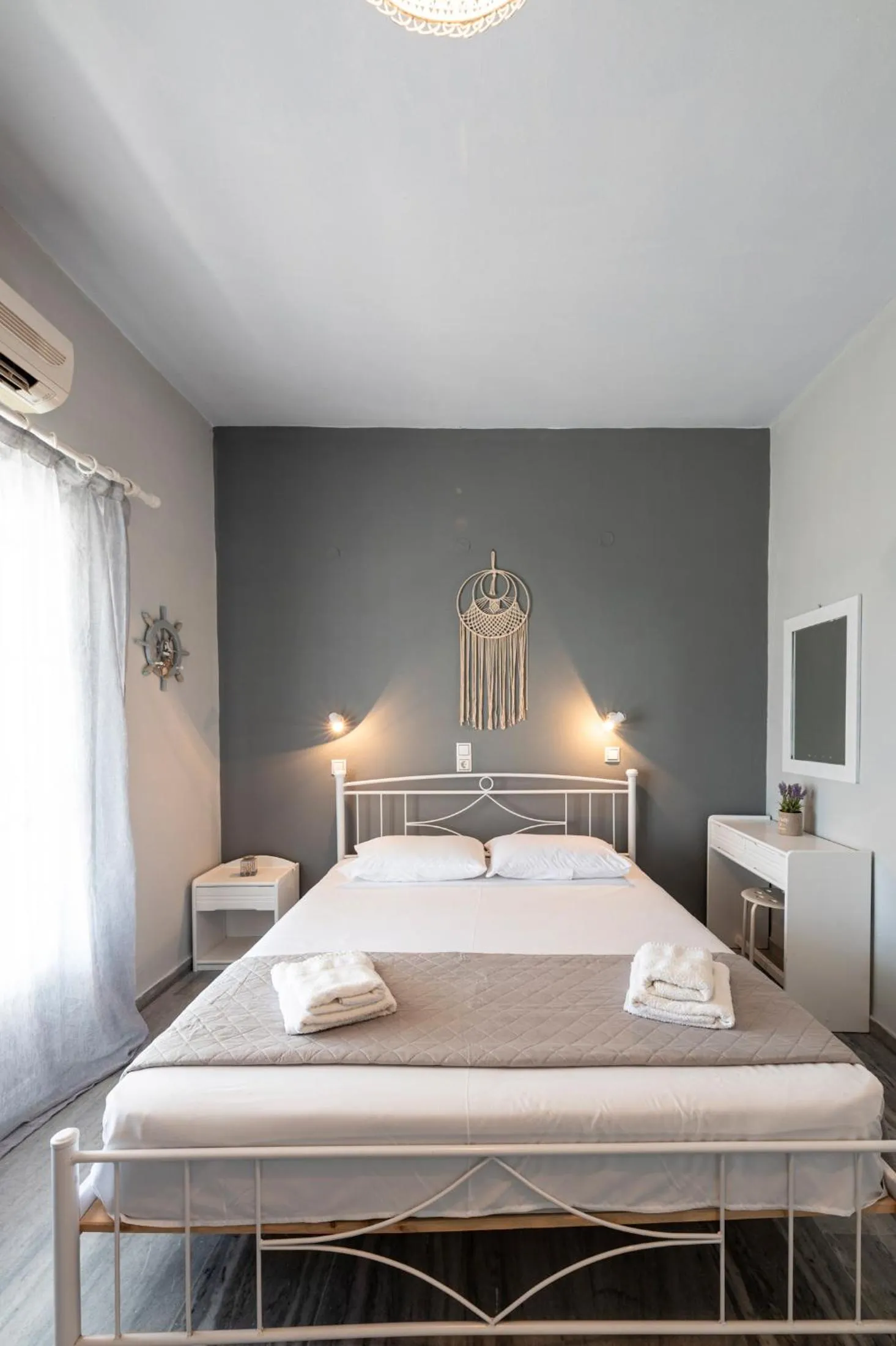 Bed in Galini me thea