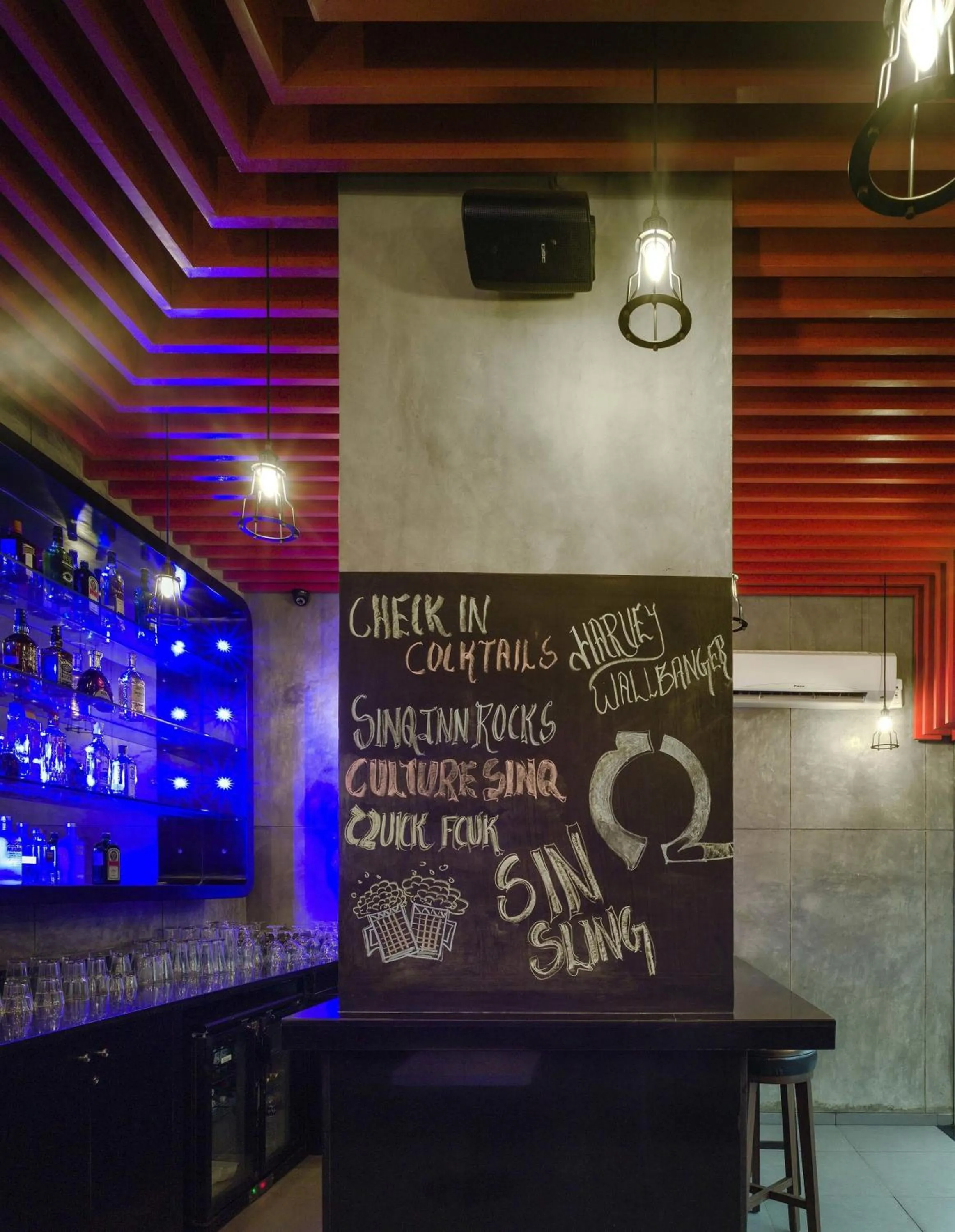 Logo/Certificate/Sign in SinQ Party Hotel - No Male Stags Allowed