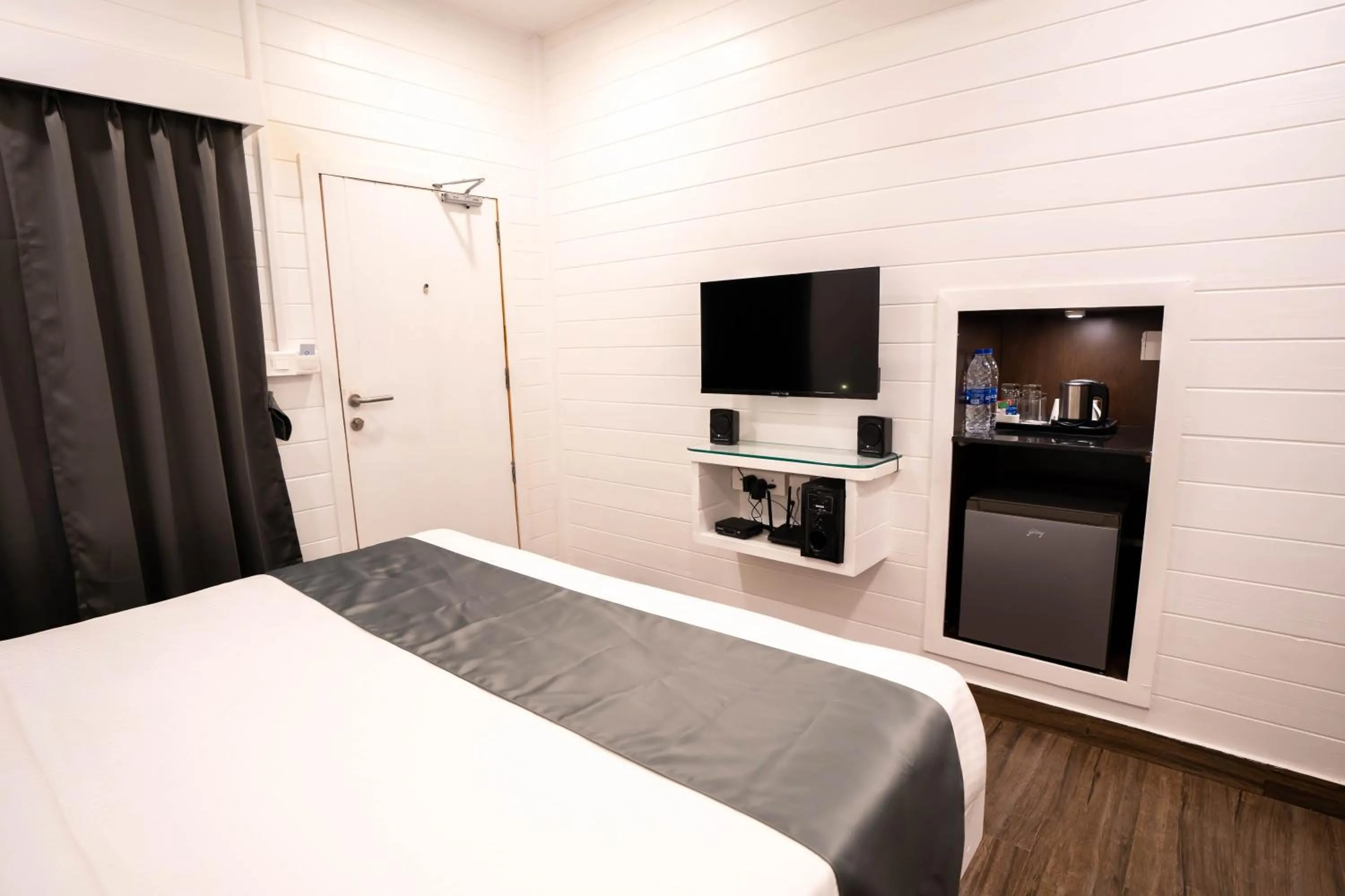 Bed in SinQ Party Hotel - No Male Stags Allowed