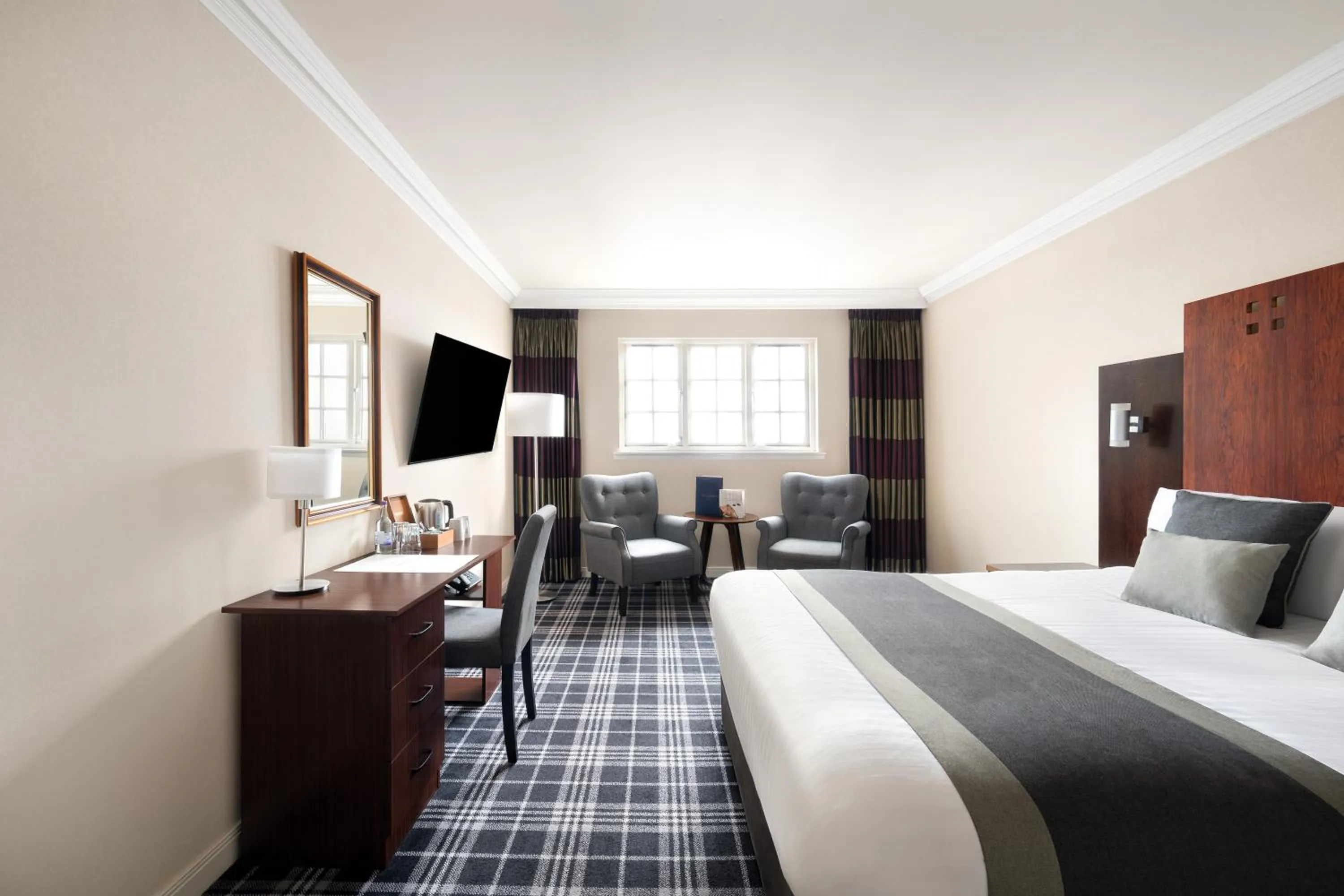 Bed in Stirling Highland Hotel- Part of the Cairn Collection