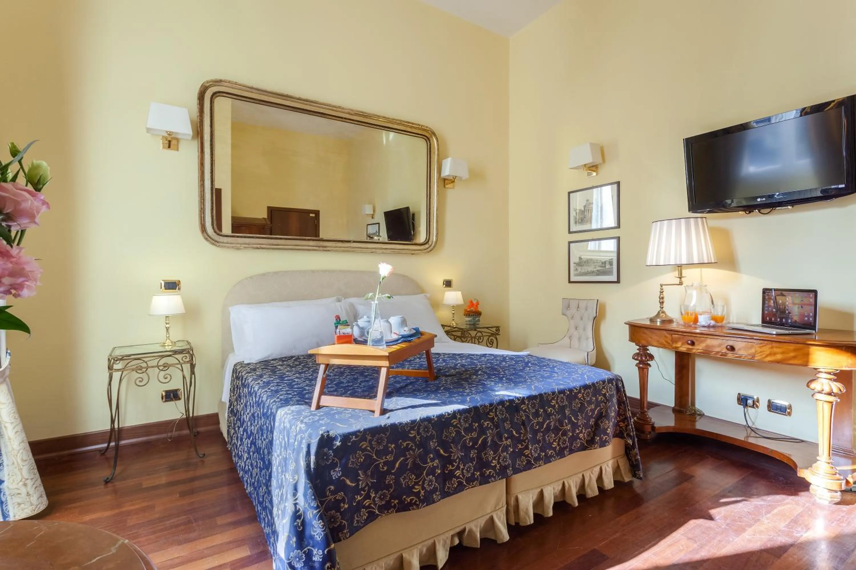 Bedroom, Bed in Vatican Domus