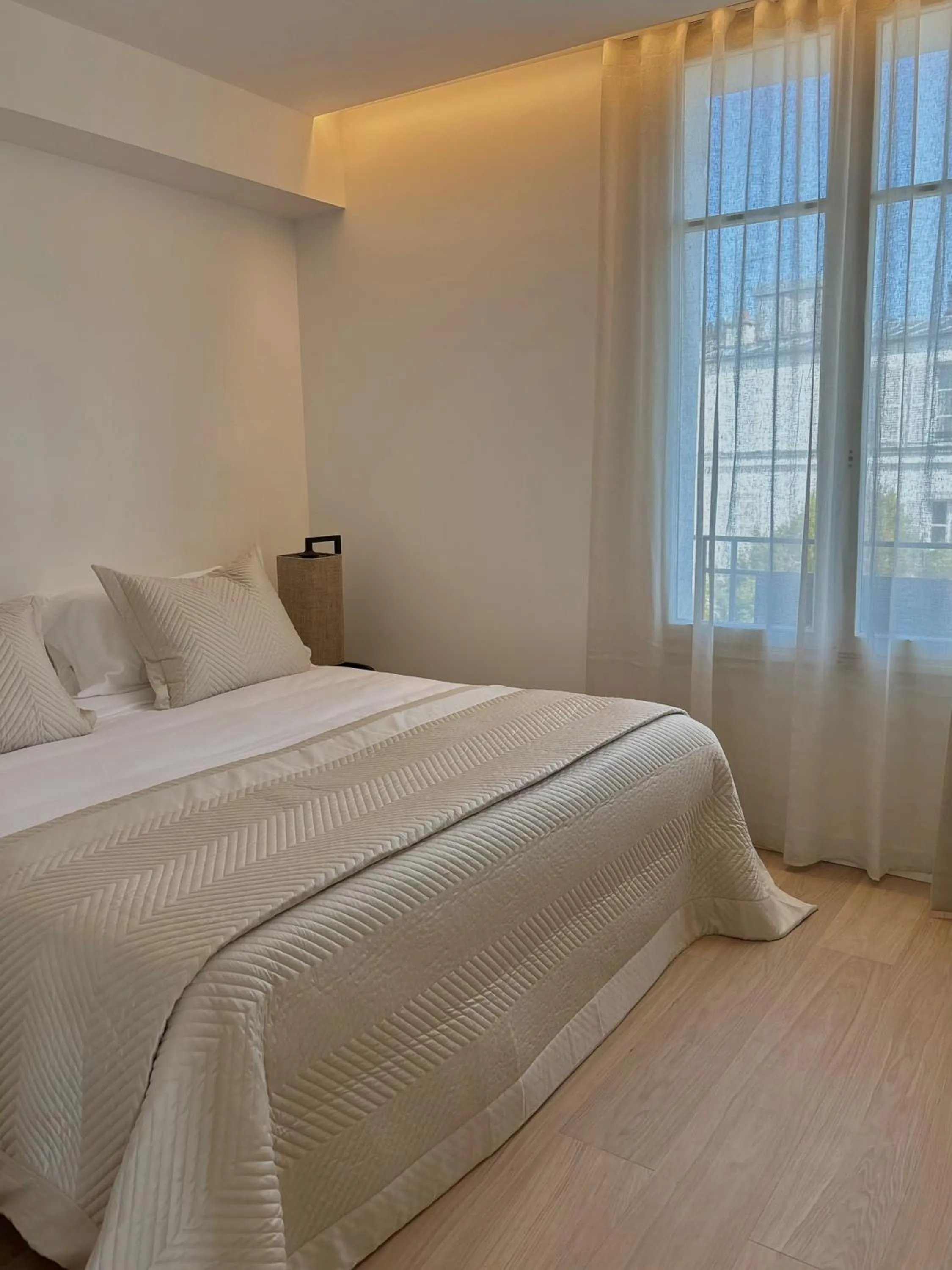 Bed in Montmartre Residence