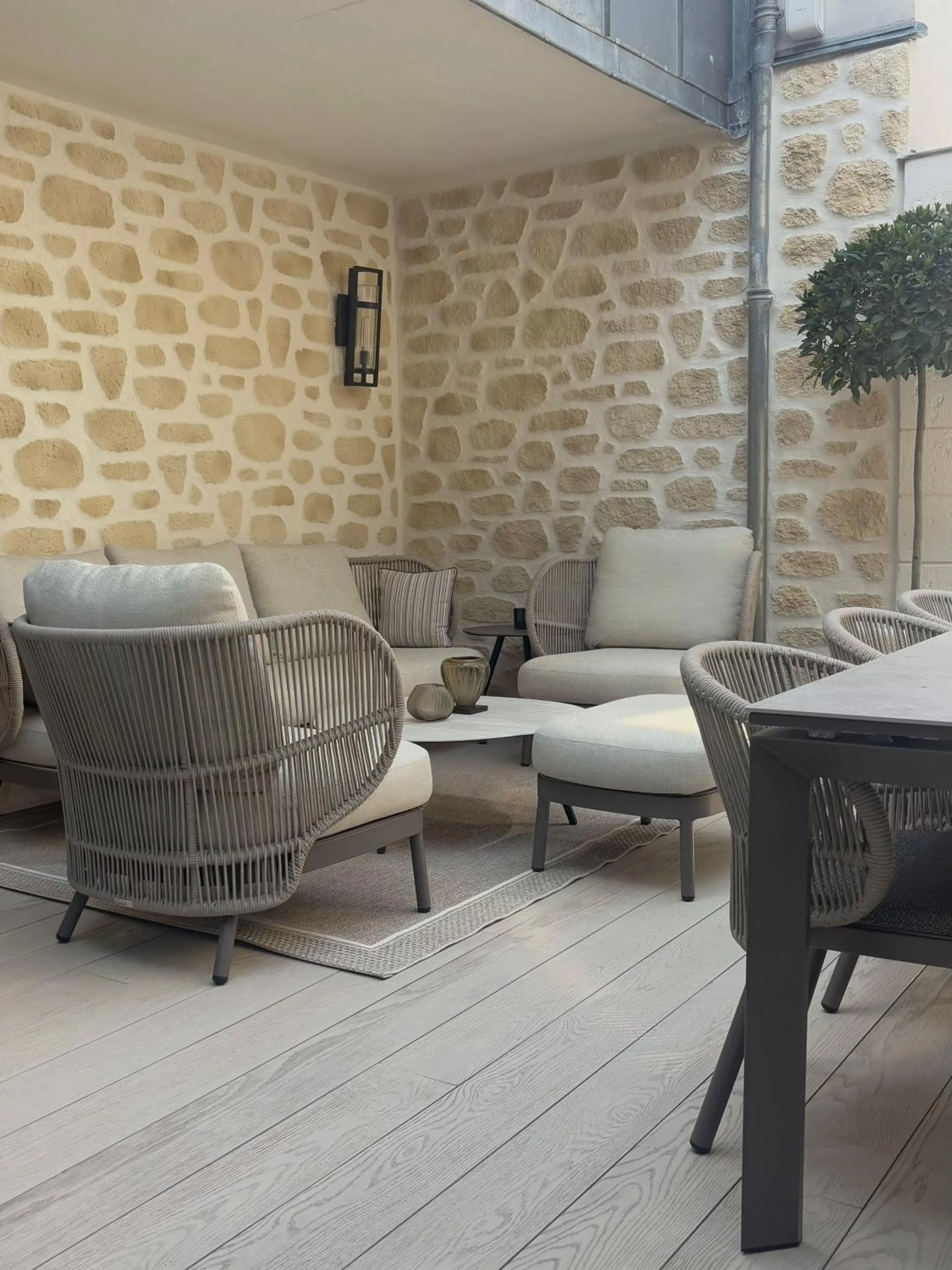 Patio in Montmartre Residence