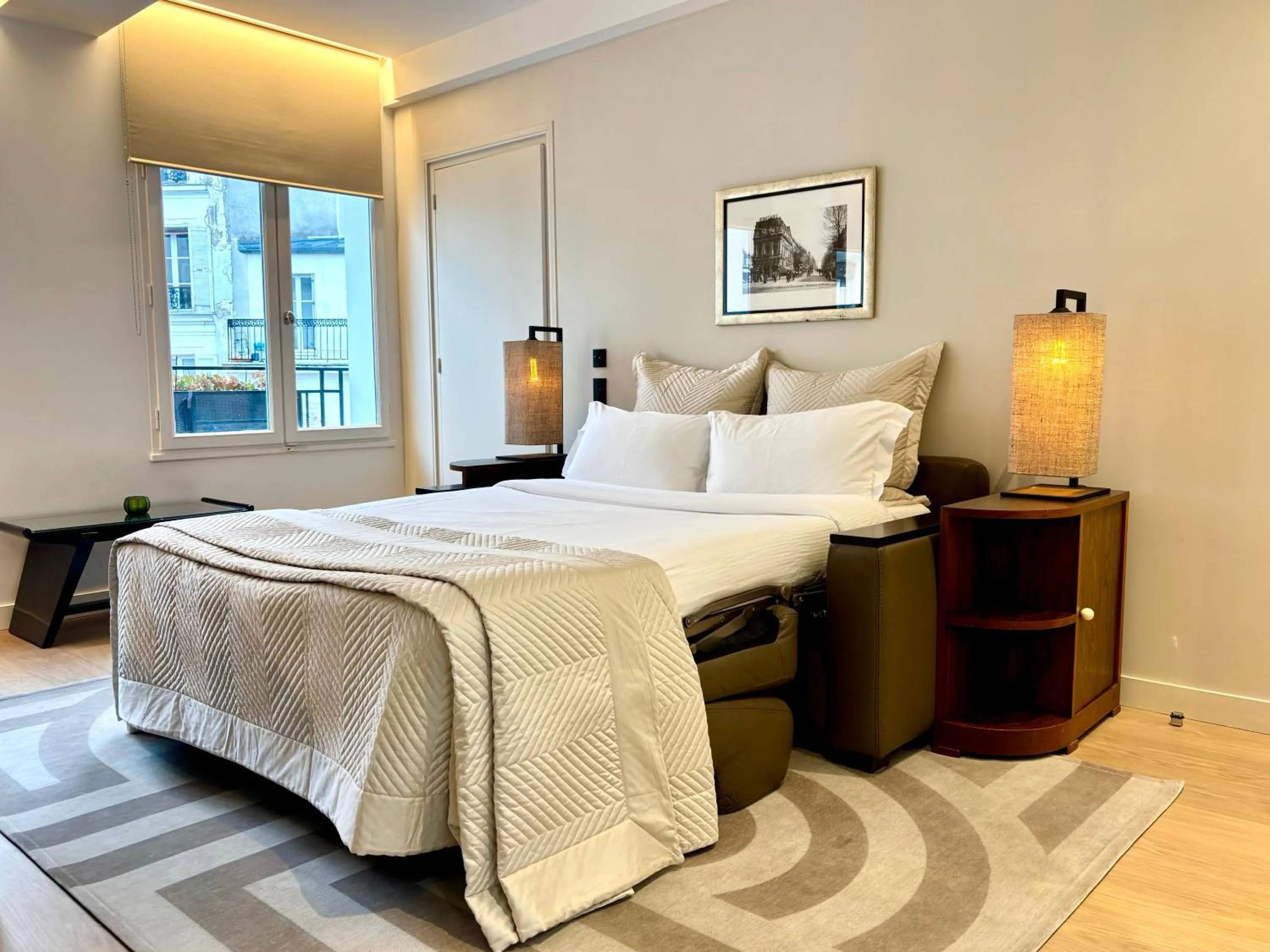 Living room, Bed in Montmartre Residence