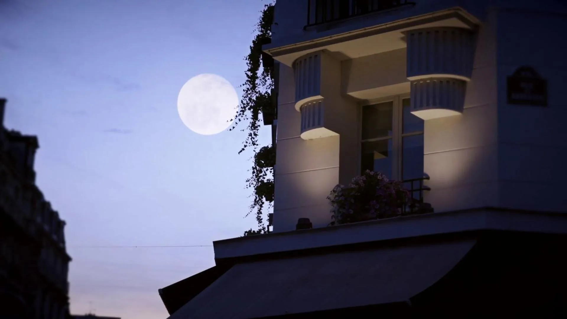 Property building in Montmartre Residence