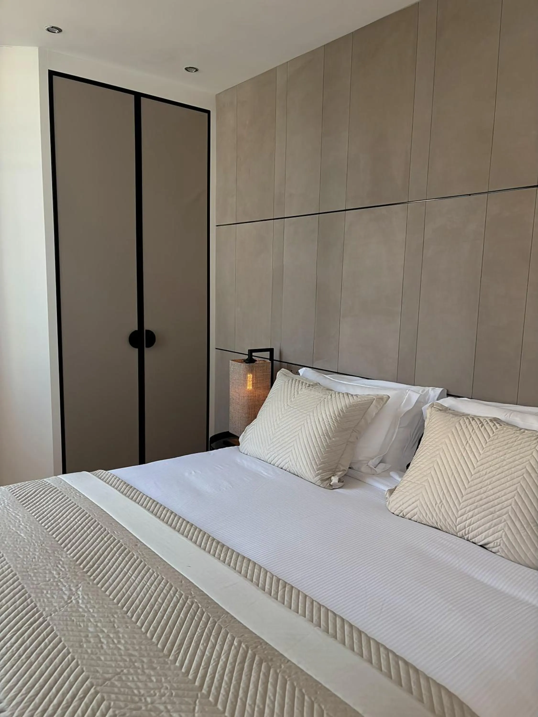 Bed in Montmartre Residence