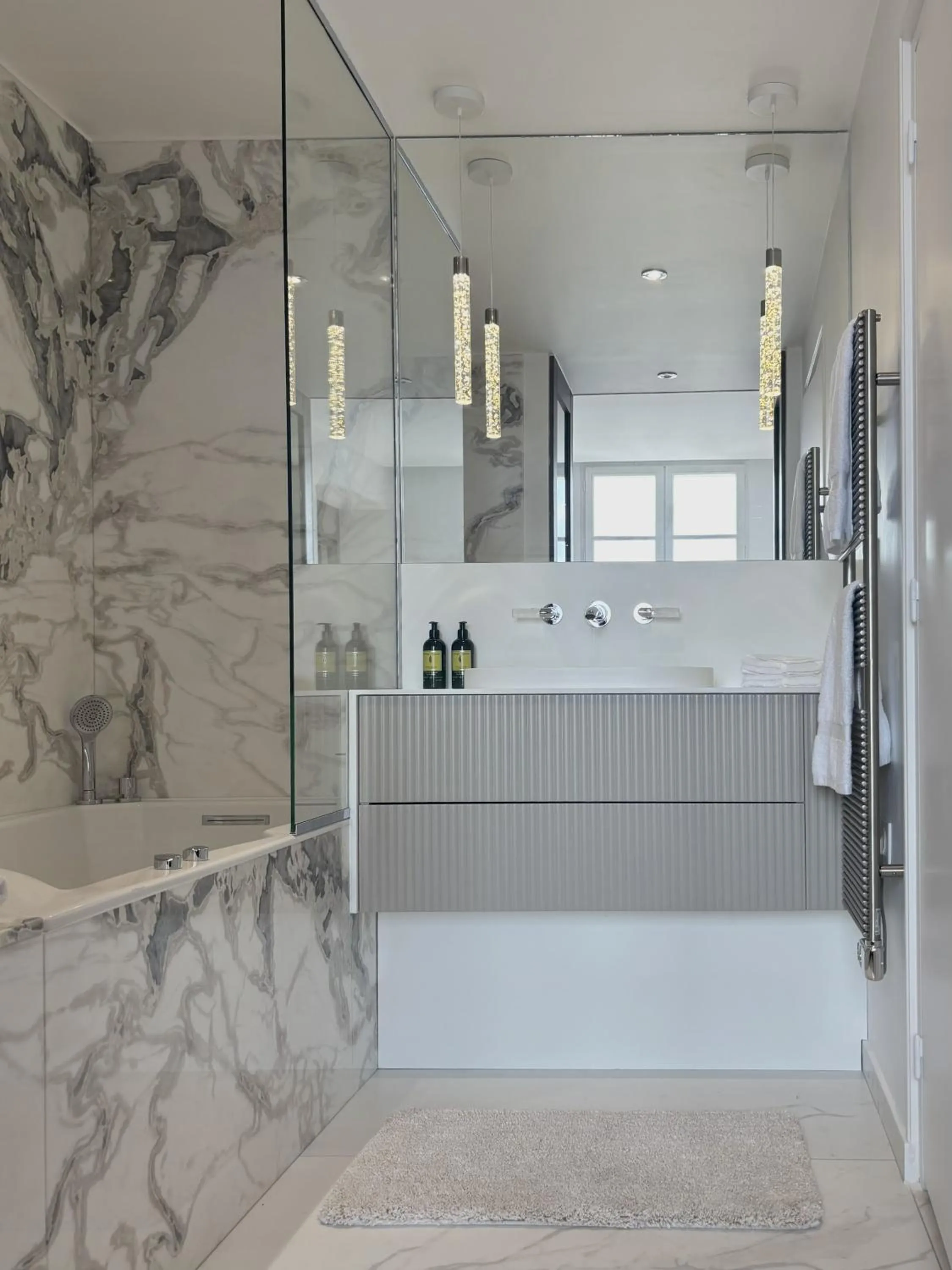 Shower in Montmartre Residence