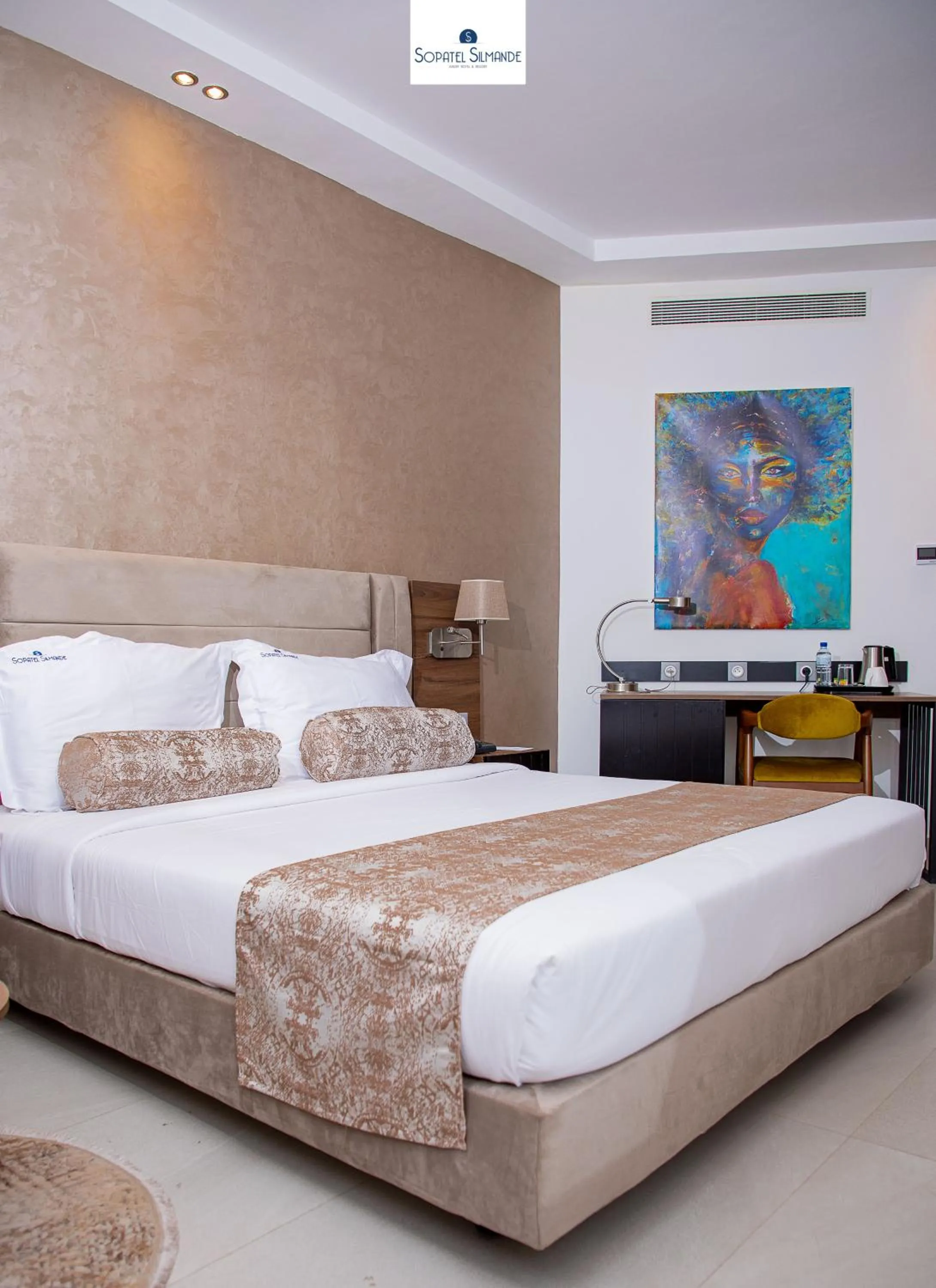 Photo of the whole room, Bed in Sopatel Silmandé